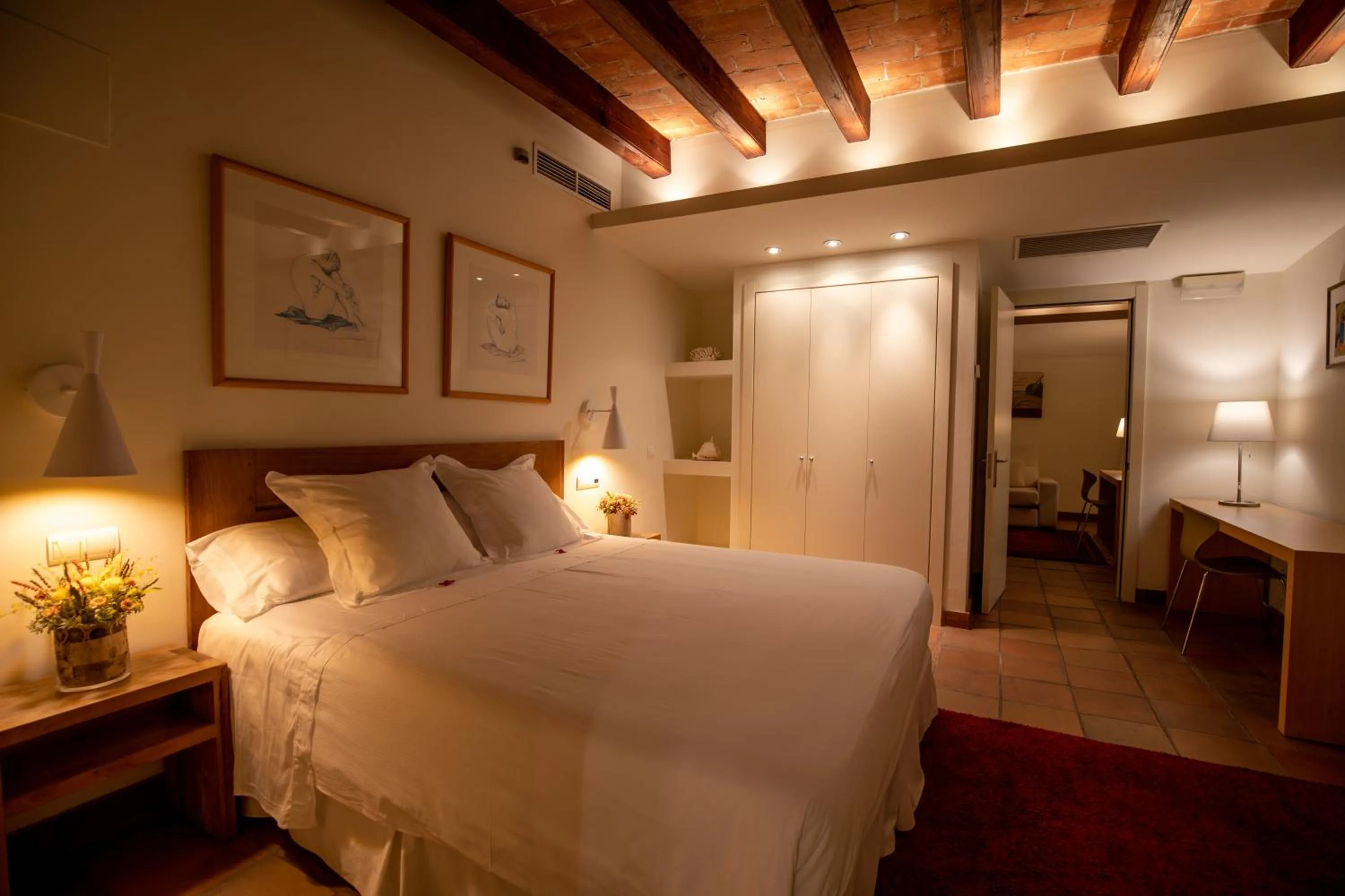 Photo of the whole room, Bed in Tancat de Codorniu