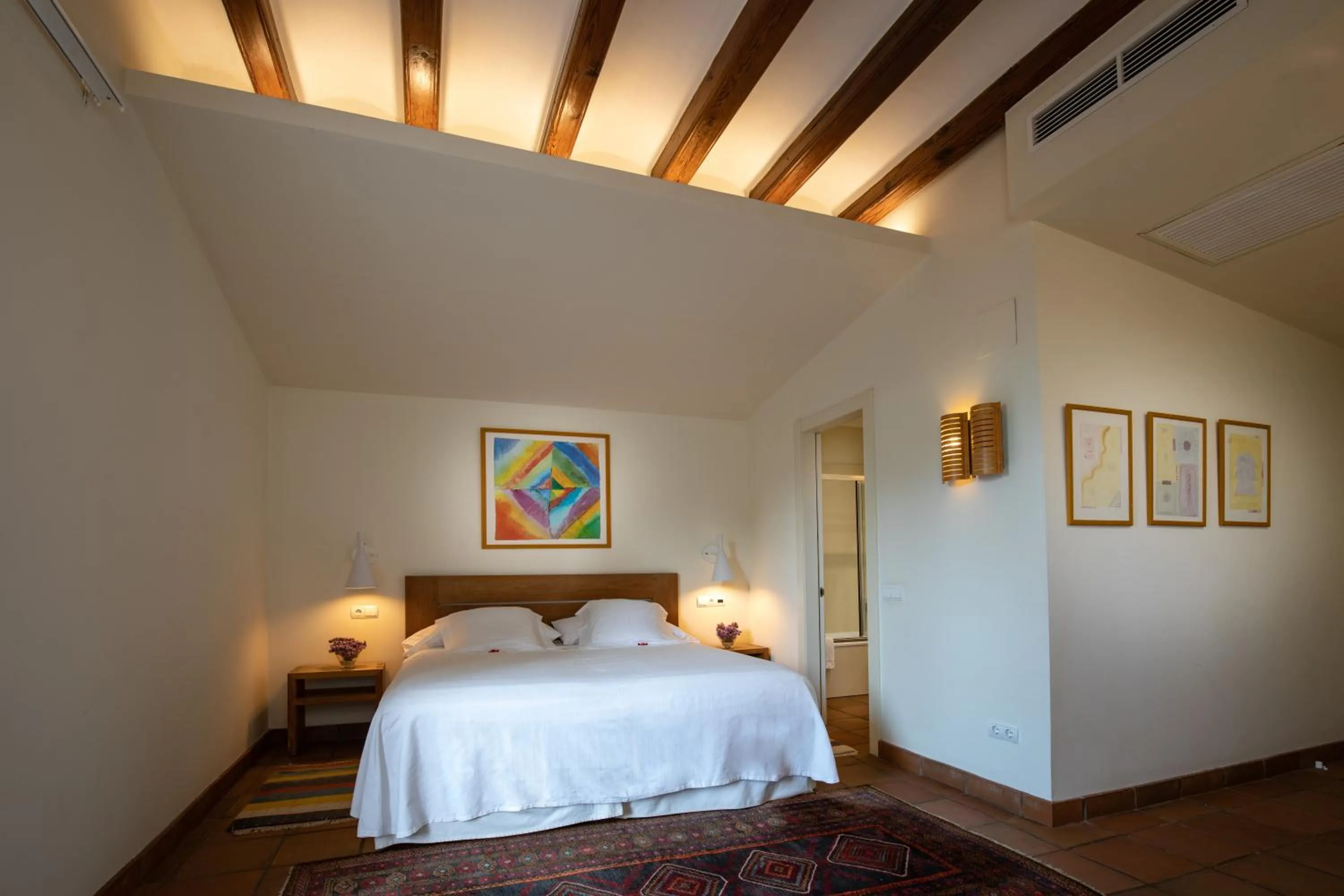 Photo of the whole room, Bed in Tancat de Codorniu