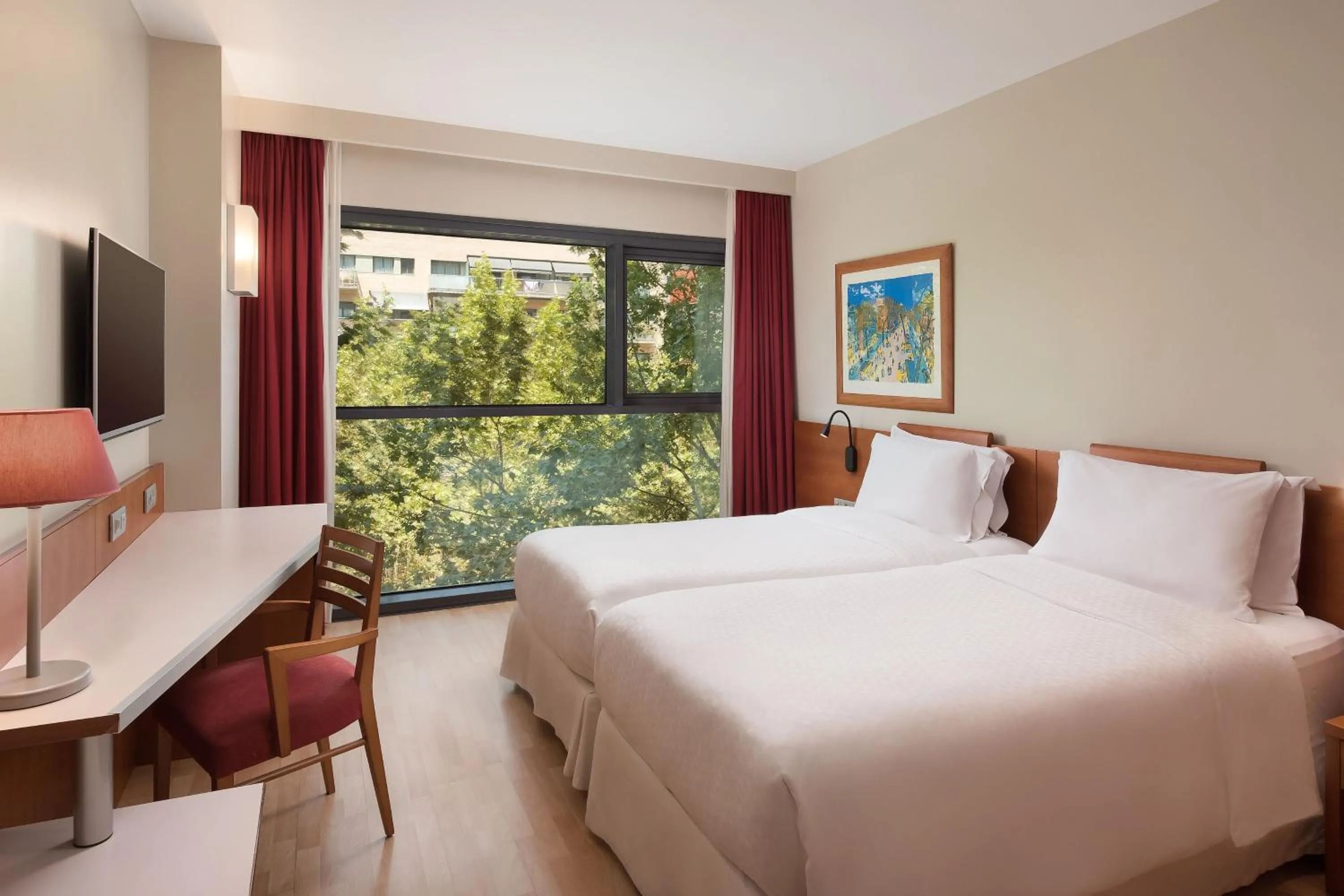 Photo of the whole room, Bed in Four Points by Sheraton Barcelona Diagonal