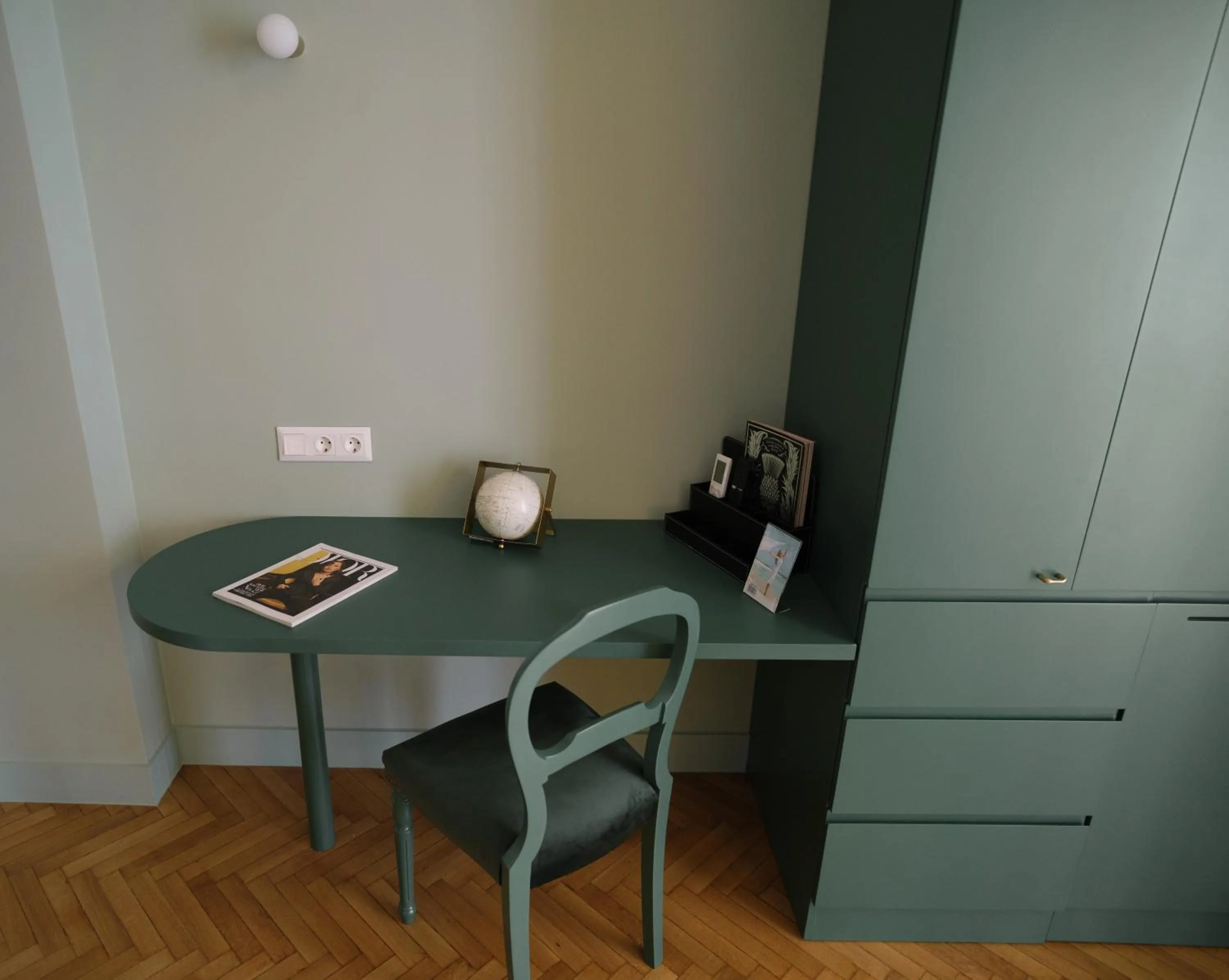 hair dresser in K23 Color Suites