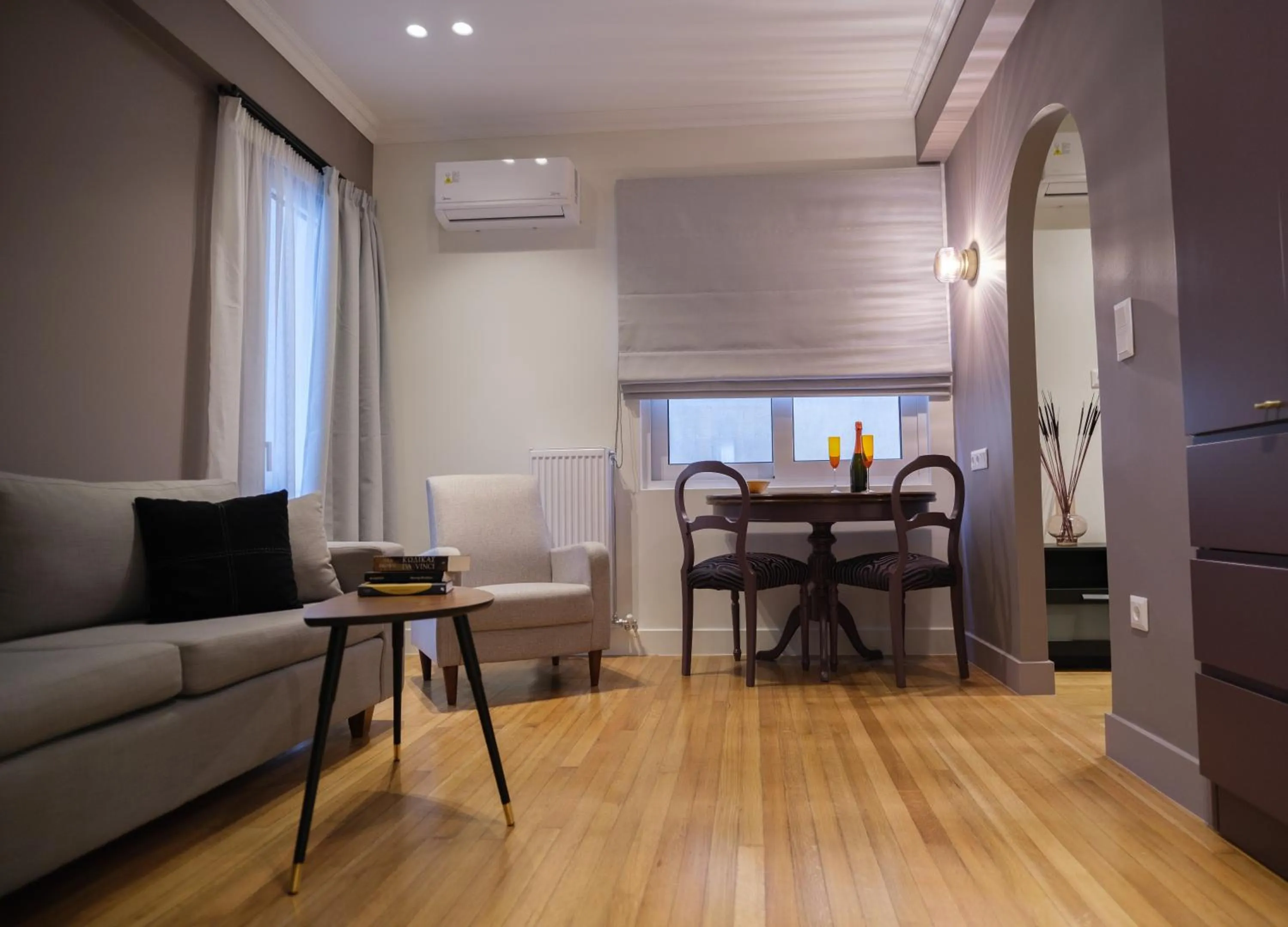 Photo of the whole room in K23 Color Suites