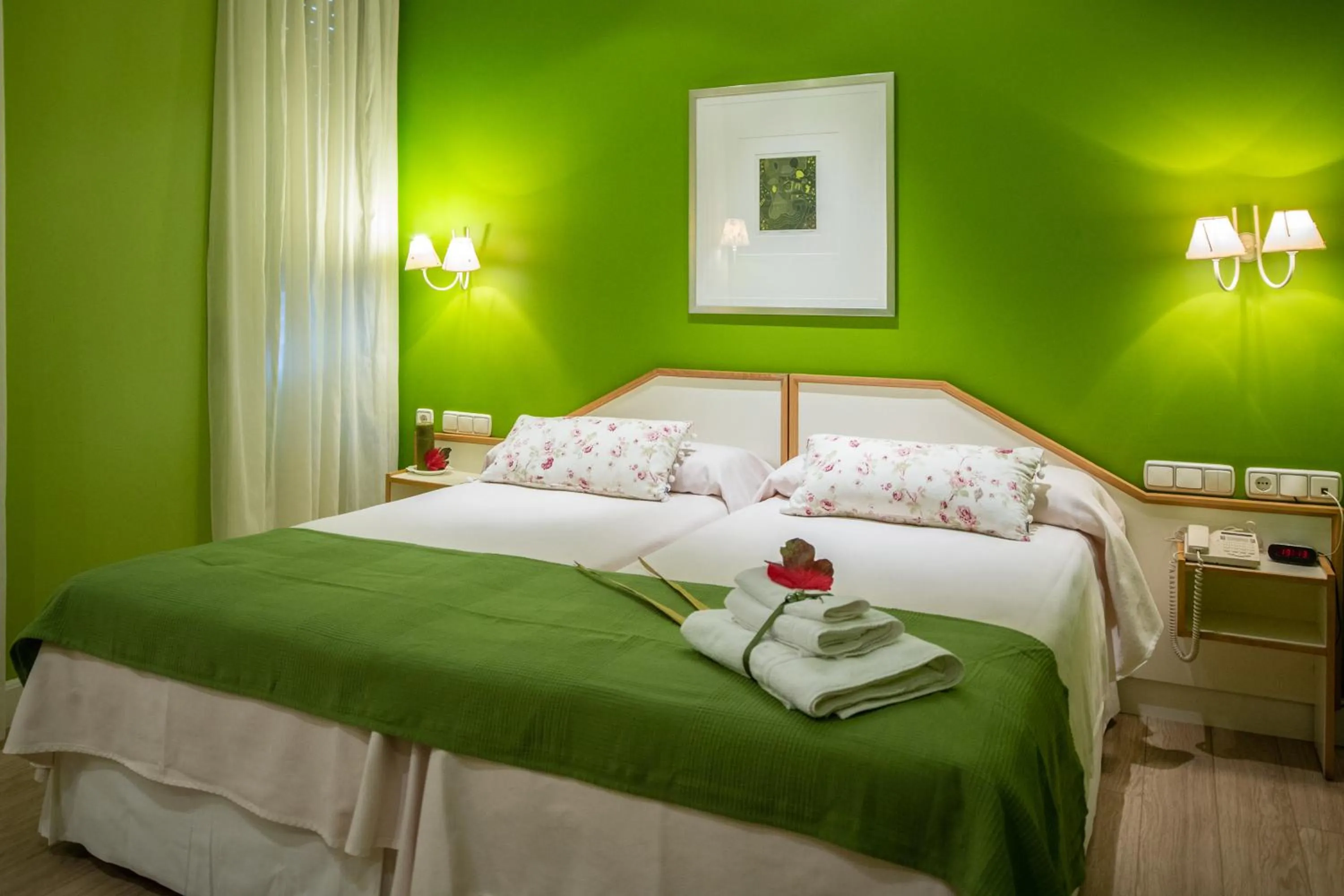 Bedroom, Bed in Hostal Paris