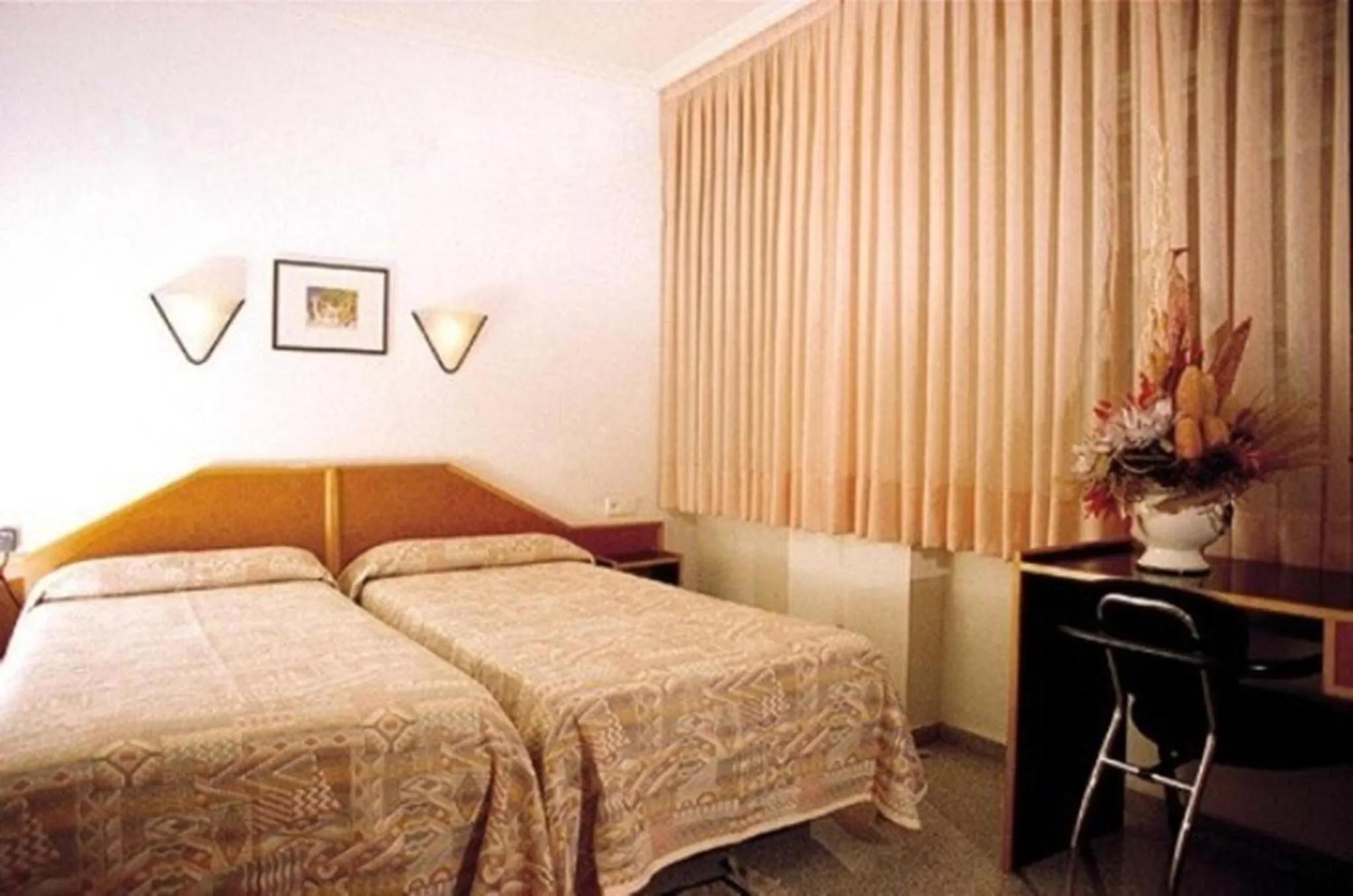 Photo of the whole room, Bed in Hostal Paris