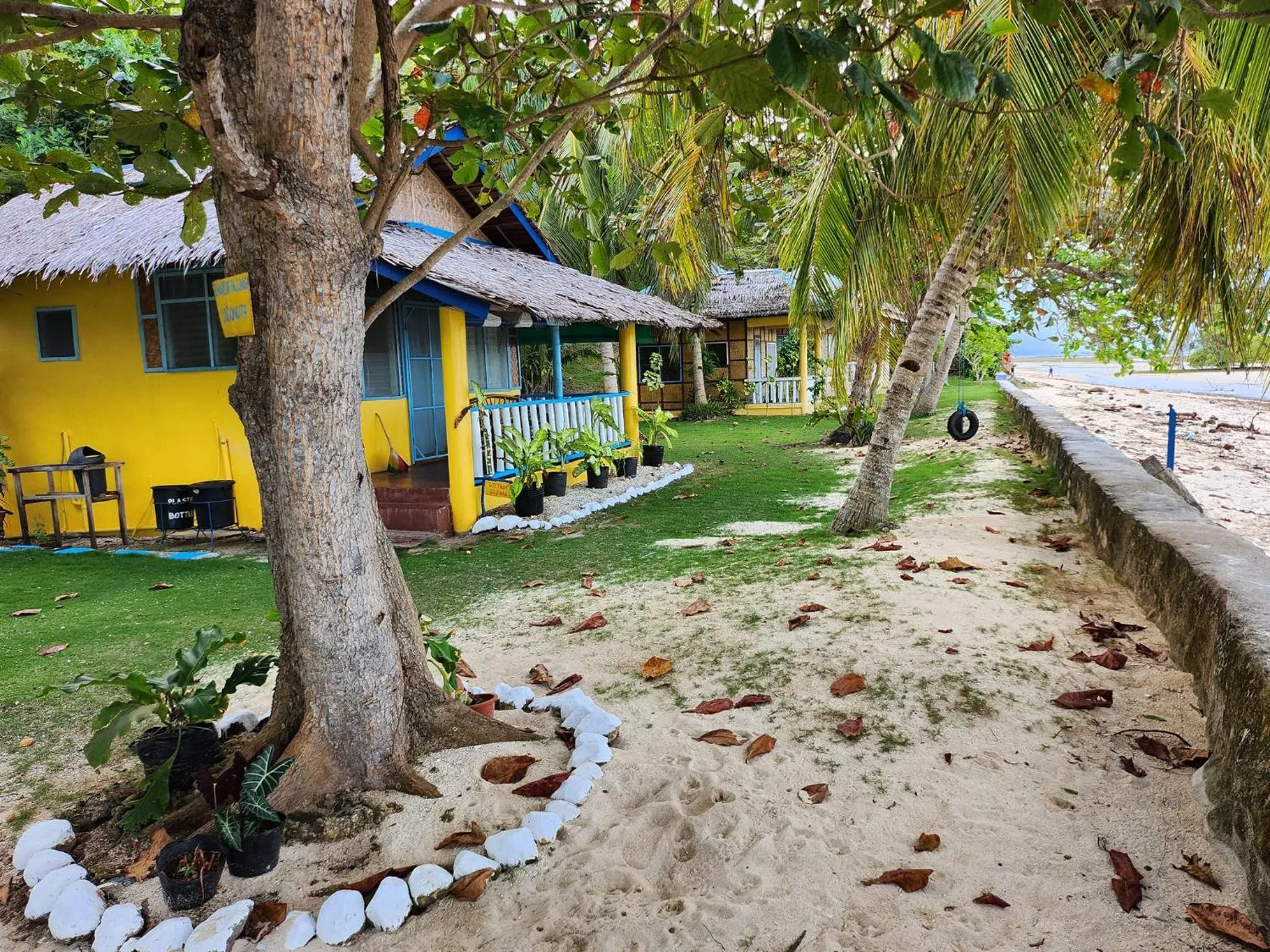 Property building in Islanders Paradise Beach