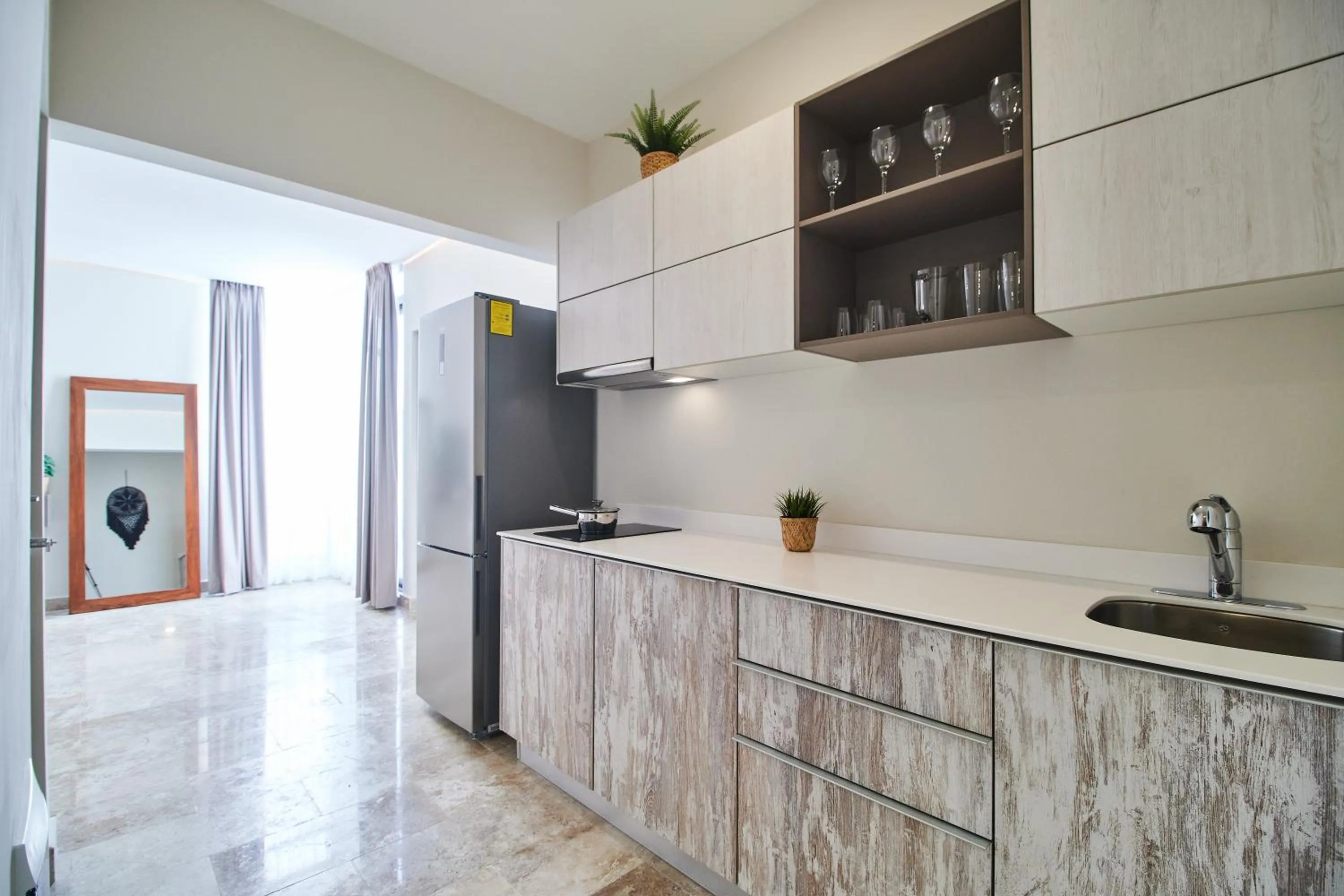 Kitchen or kitchenette in PH Othello - Private pool&Roof & Beach Club Access