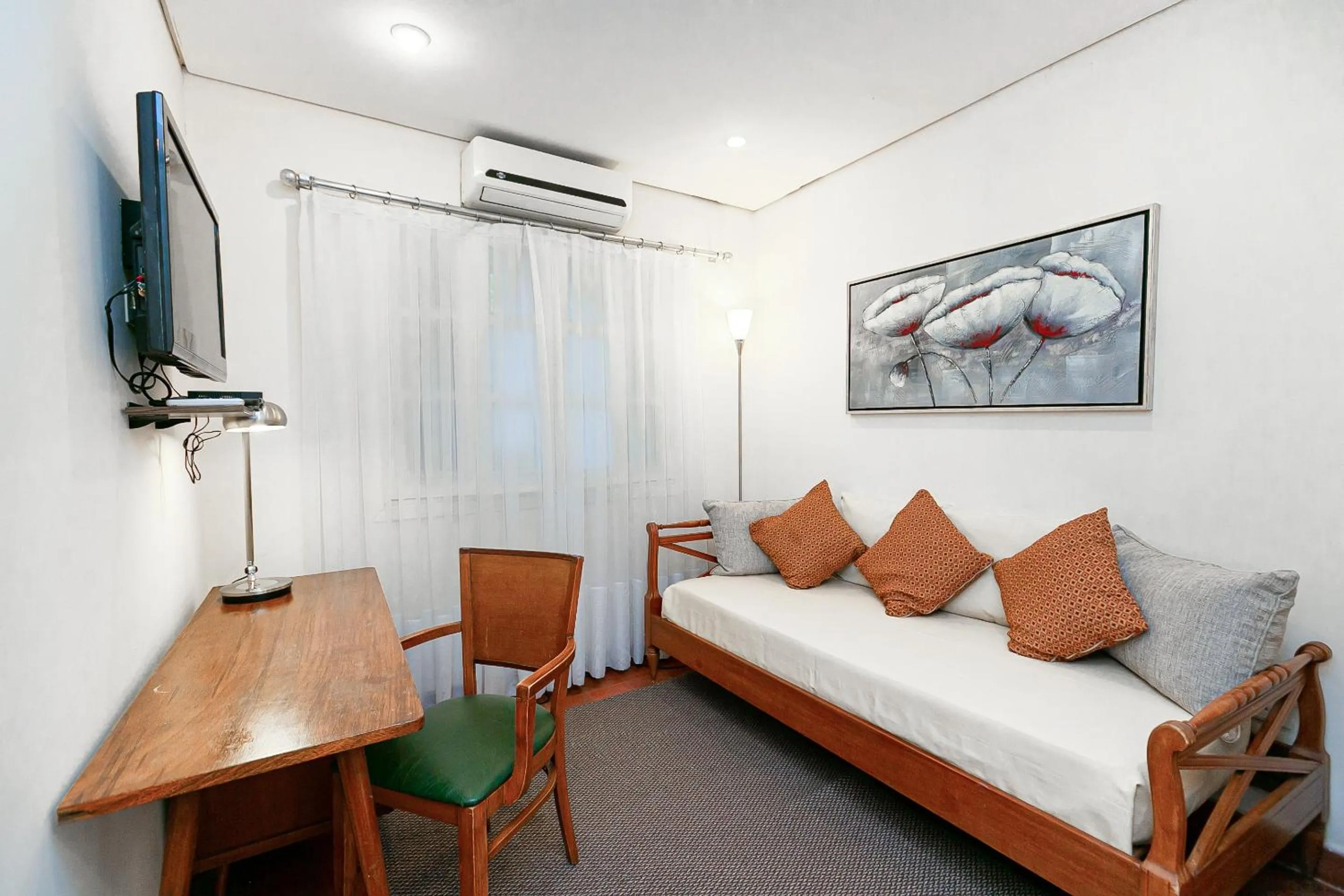 Photo of the whole room, Bed in Gran Hotel del Paraguay