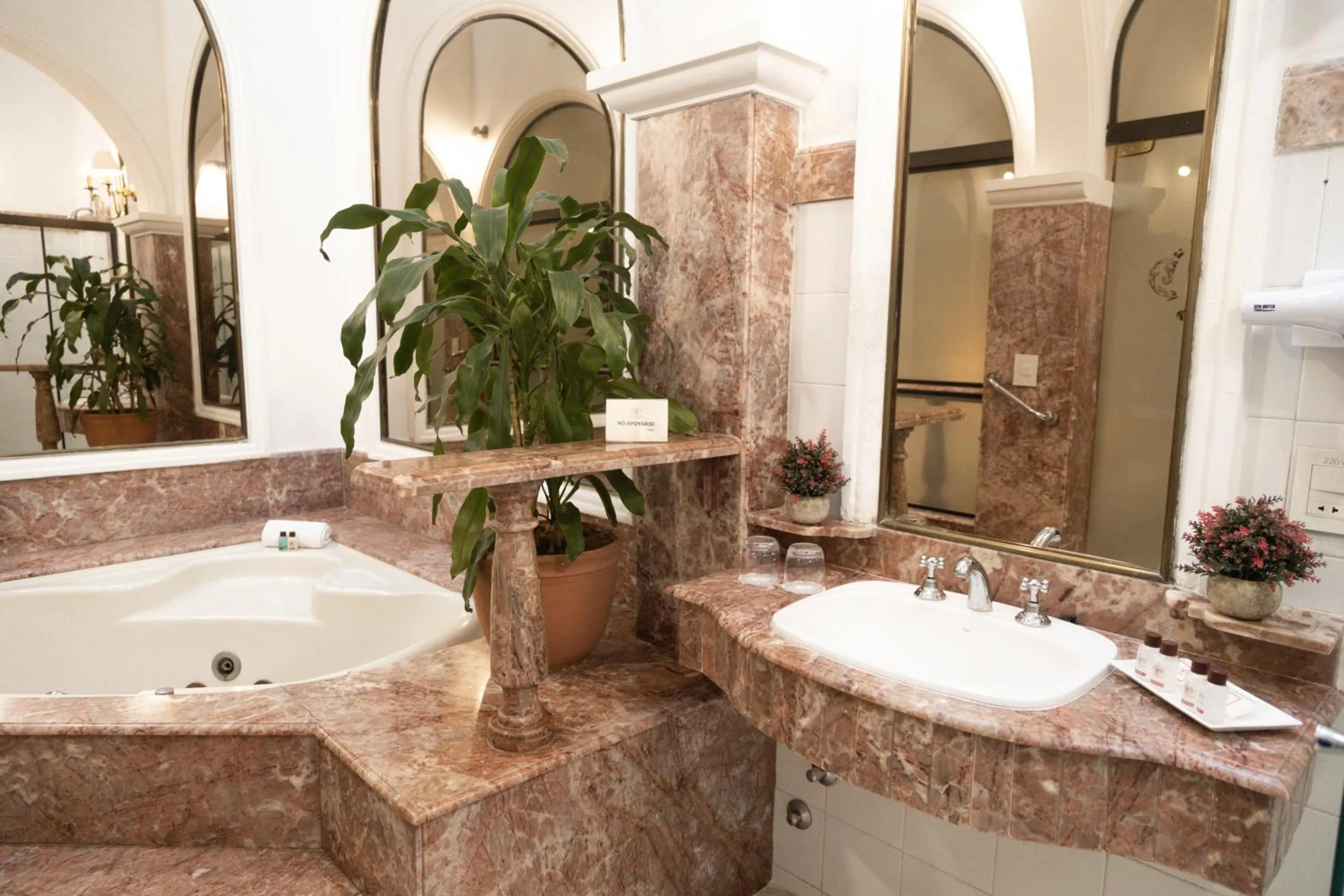Bathroom in Gran Hotel del Paraguay