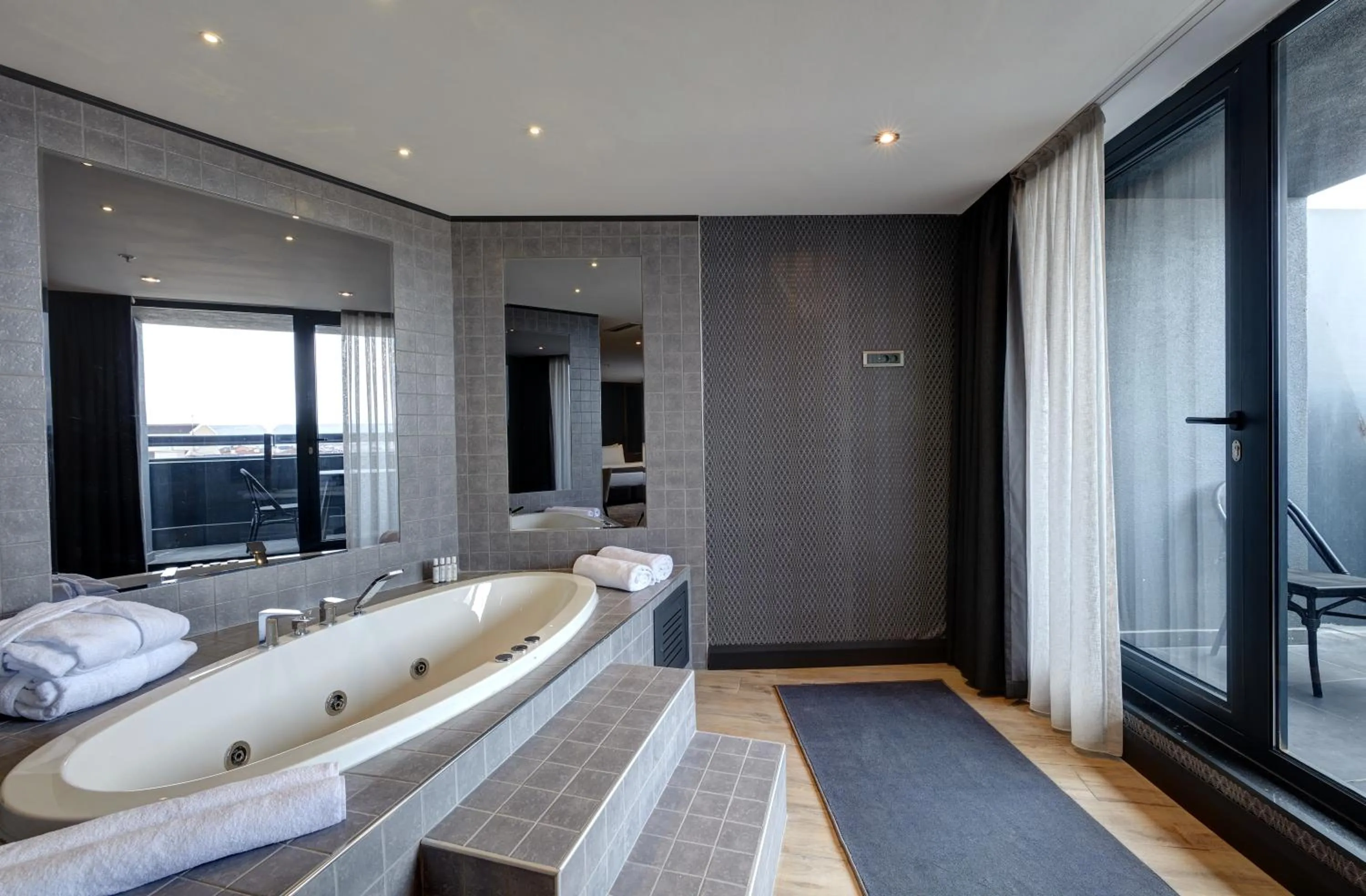 Bath, Bed in Nova Vista Centrum Hotel Eskisehir, a Member of Radisson Individuals