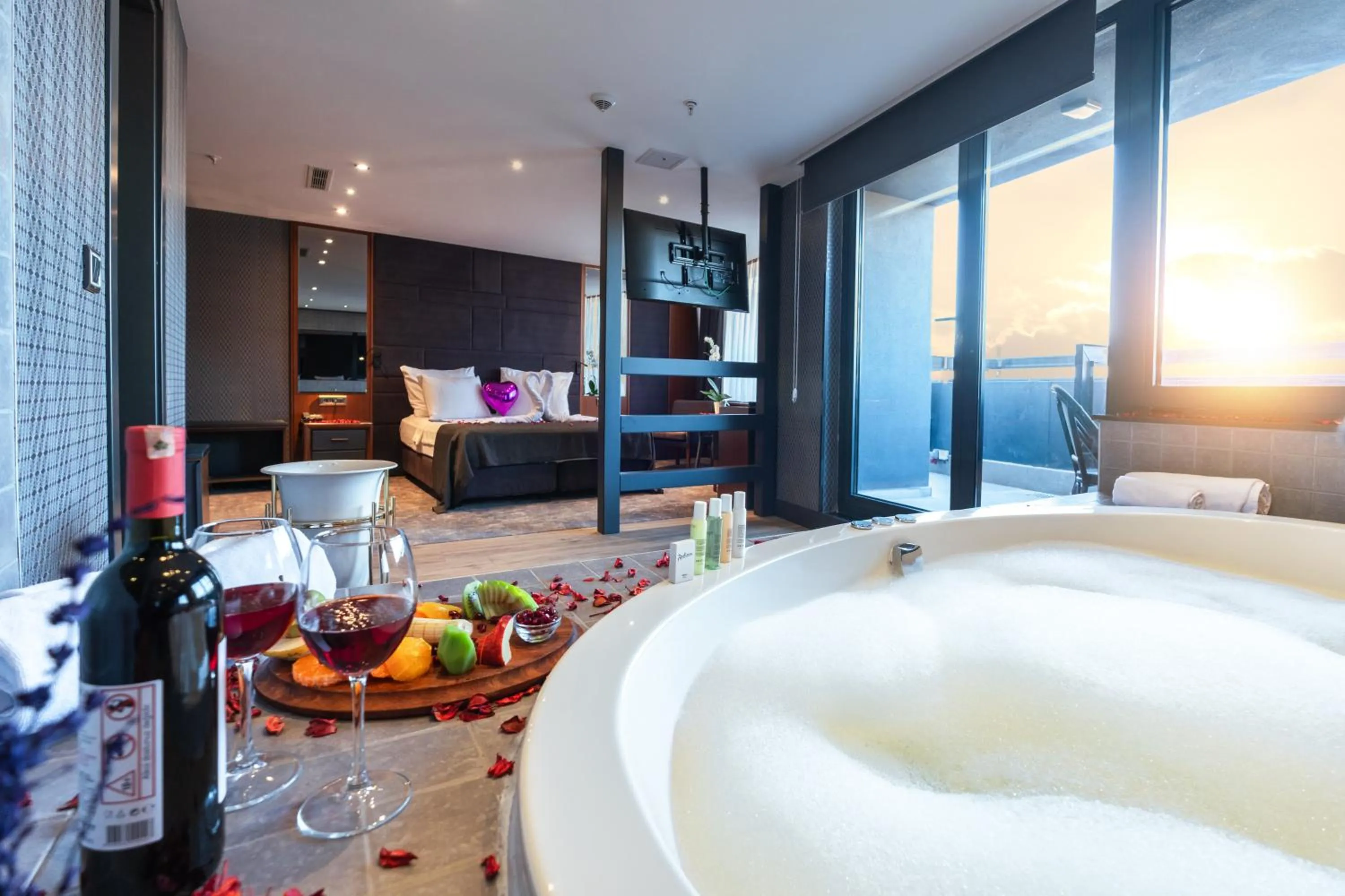 Photo of the whole room, Bed in Nova Vista Centrum Hotel Eskisehir, a Member of Radisson Individuals