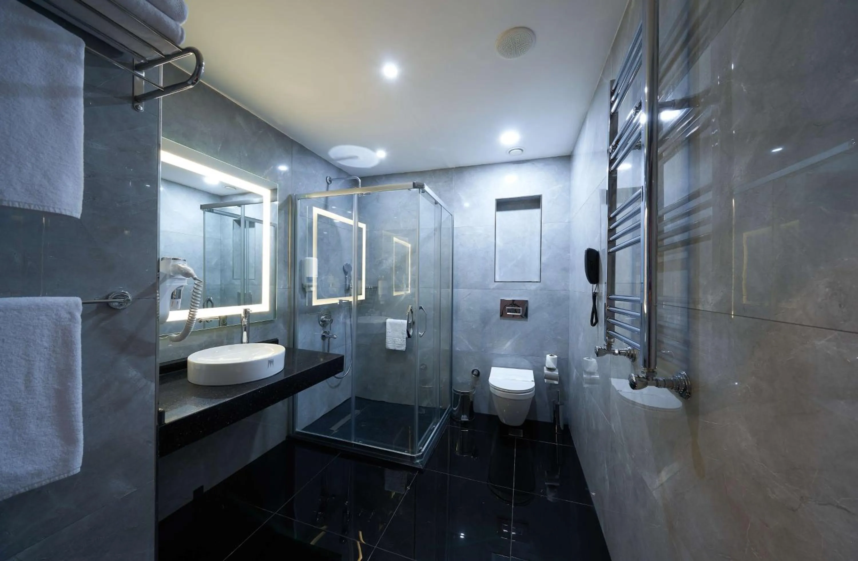 Bathroom in Nova Vista Centrum Hotel Eskisehir, a Member of Radisson Individuals