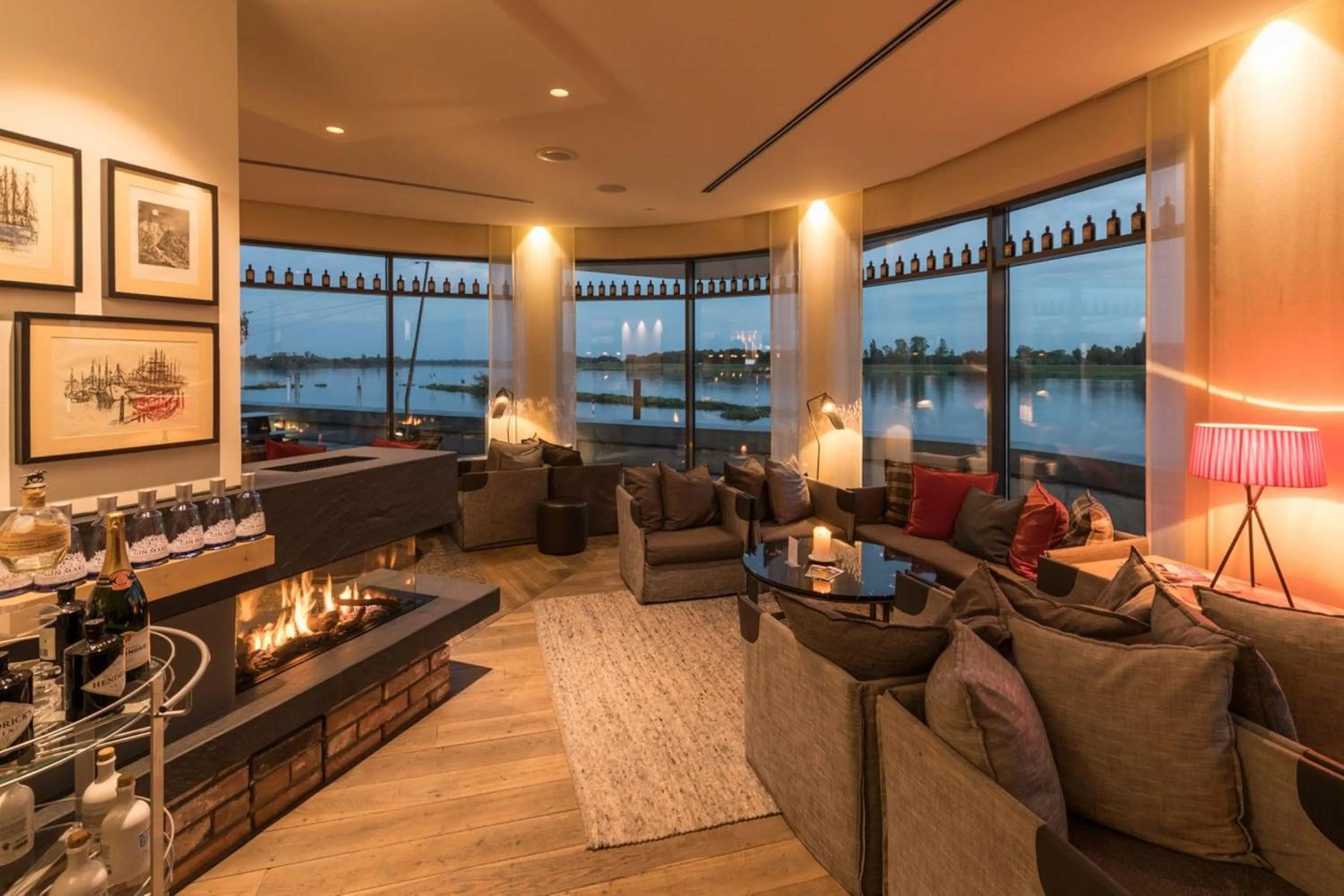 Seating area in Traditionshaus by Zollenspieker Fährhaus