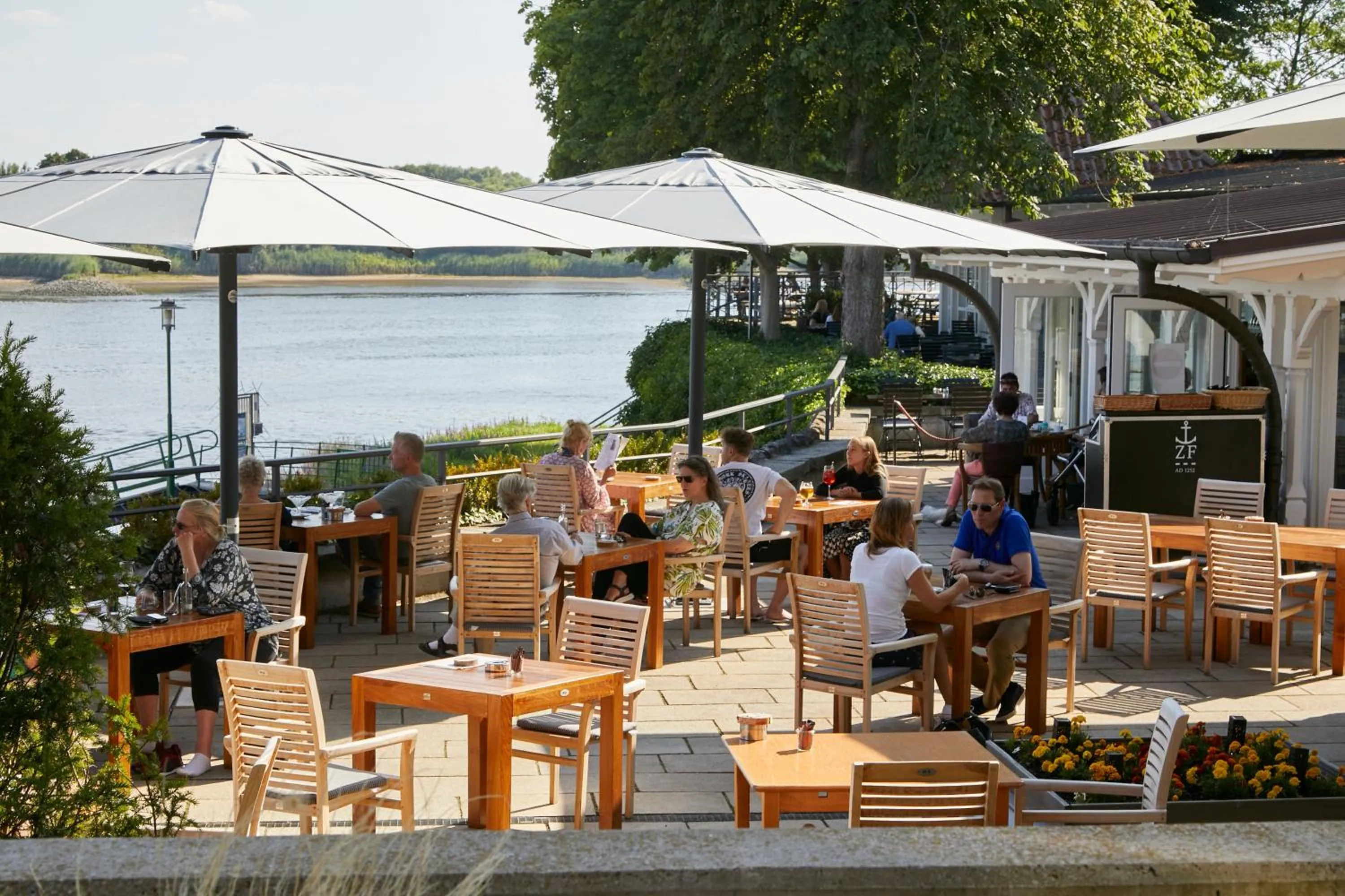 Restaurant/places to eat in Traditionshaus by Zollenspieker Fährhaus