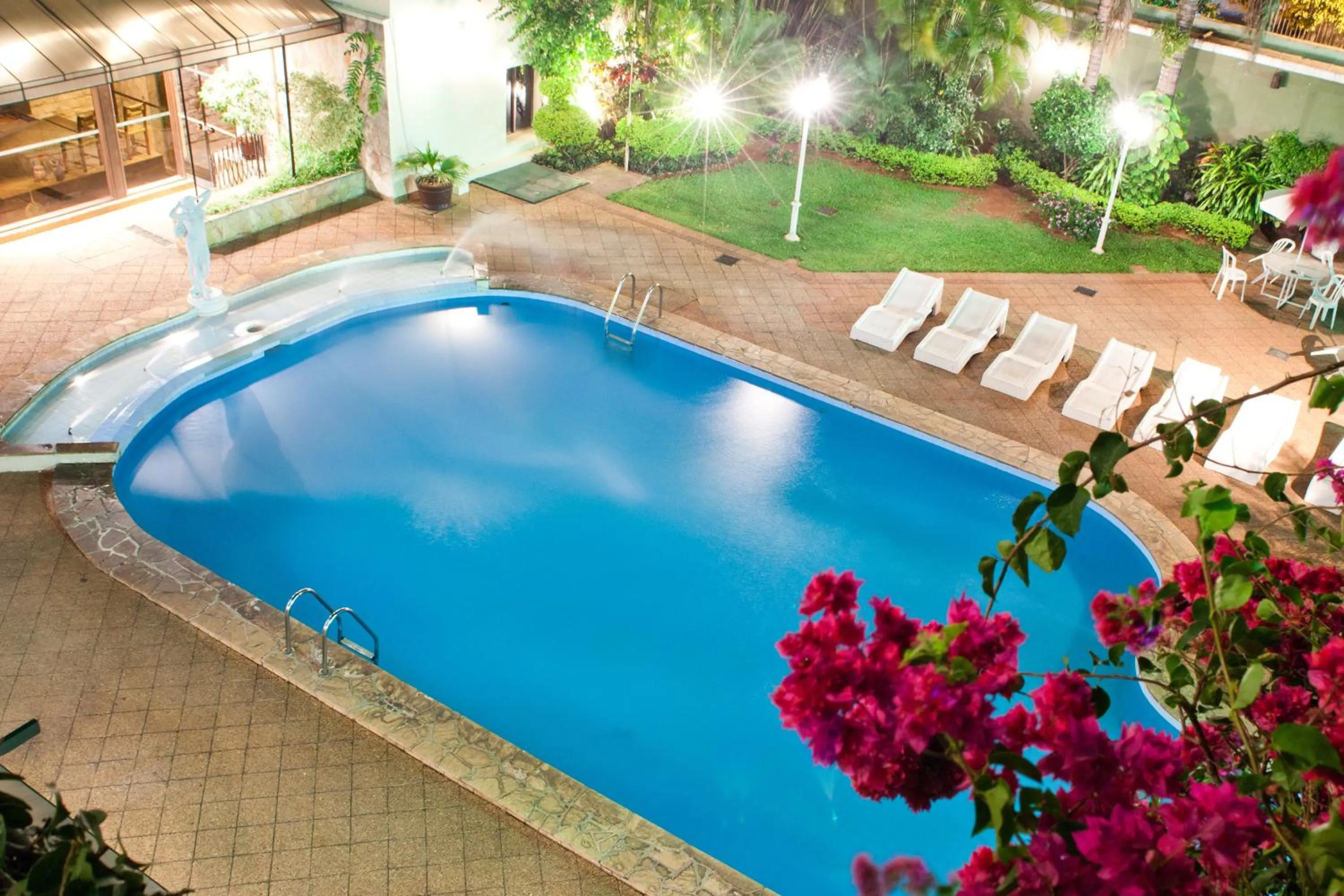 Swimming pool in Nobile Suites Excelsior Asuncion