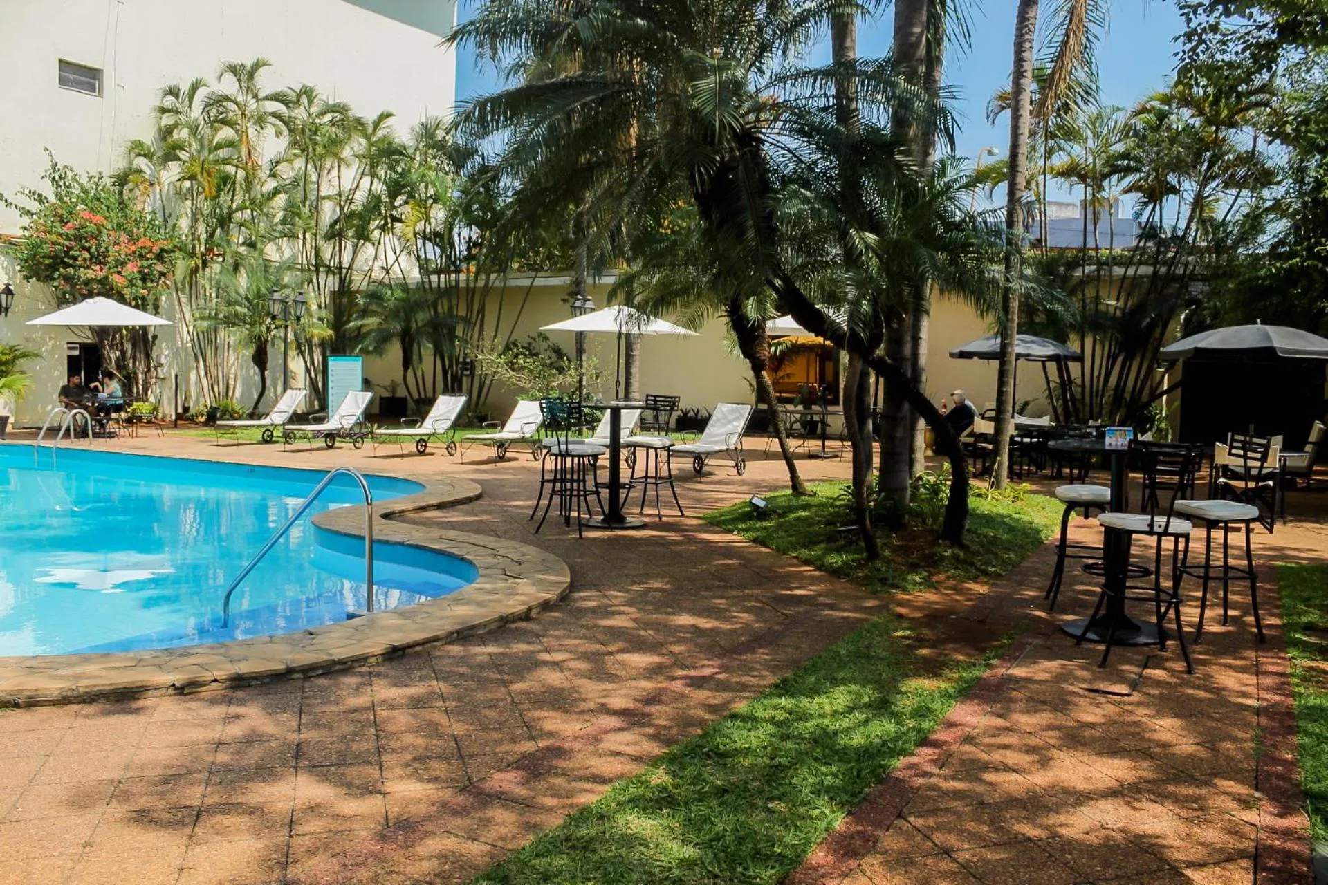 Swimming pool in Nobile Suites Excelsior Asuncion