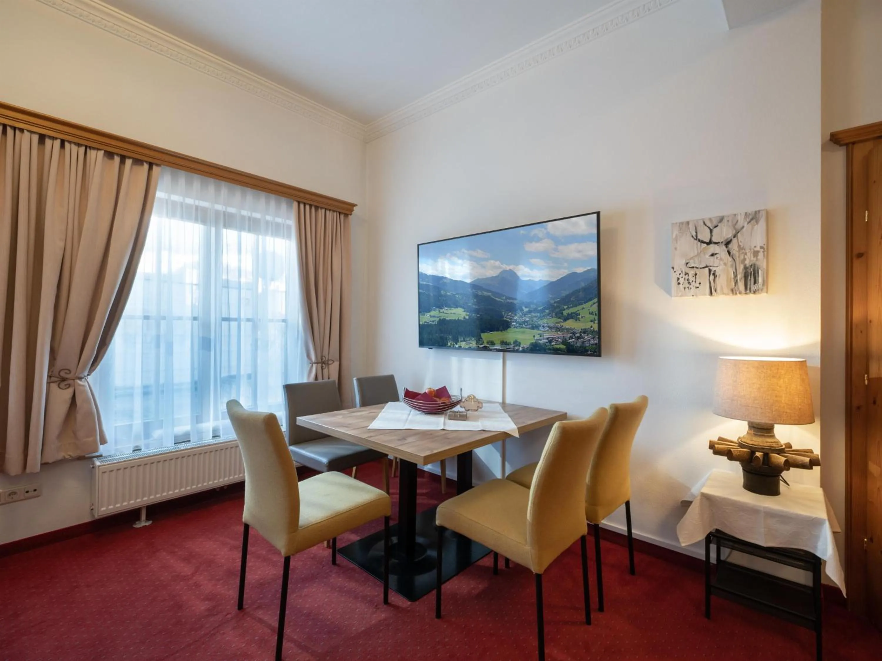 Dining area in Ferienhaus Willms am Gaisberg