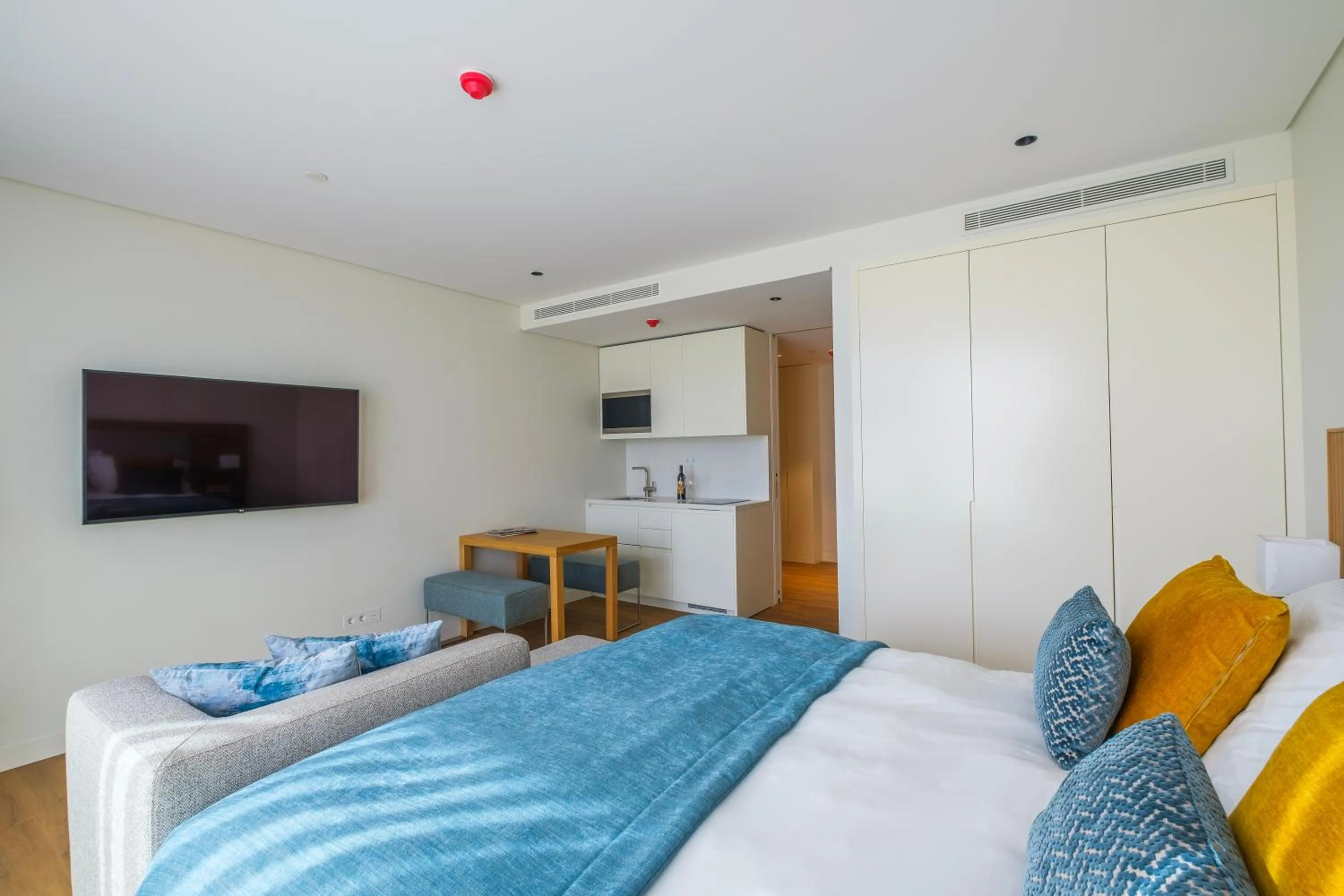 Kitchen or kitchenette, Bed in Martinhal Lisbon Oriente