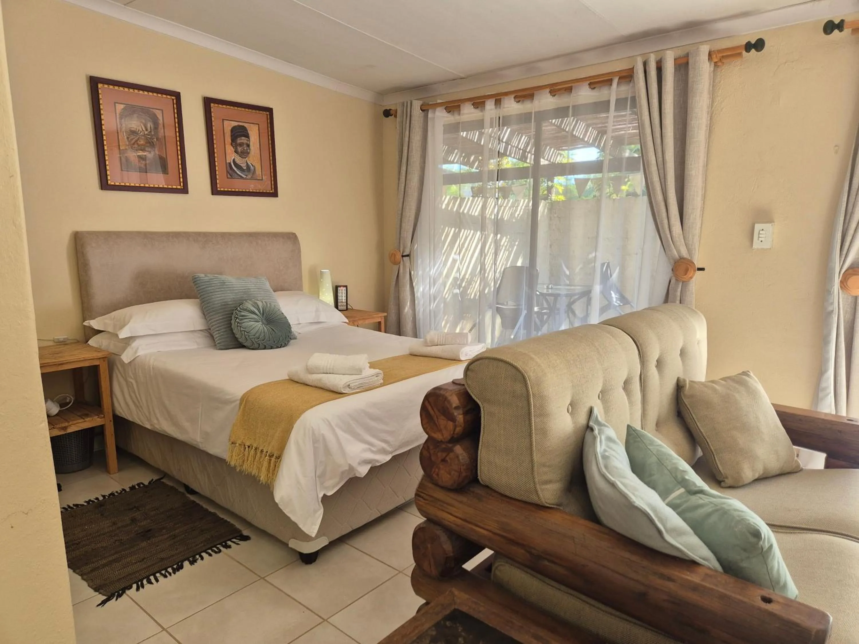 Bed in KatiKati Eco Lodge