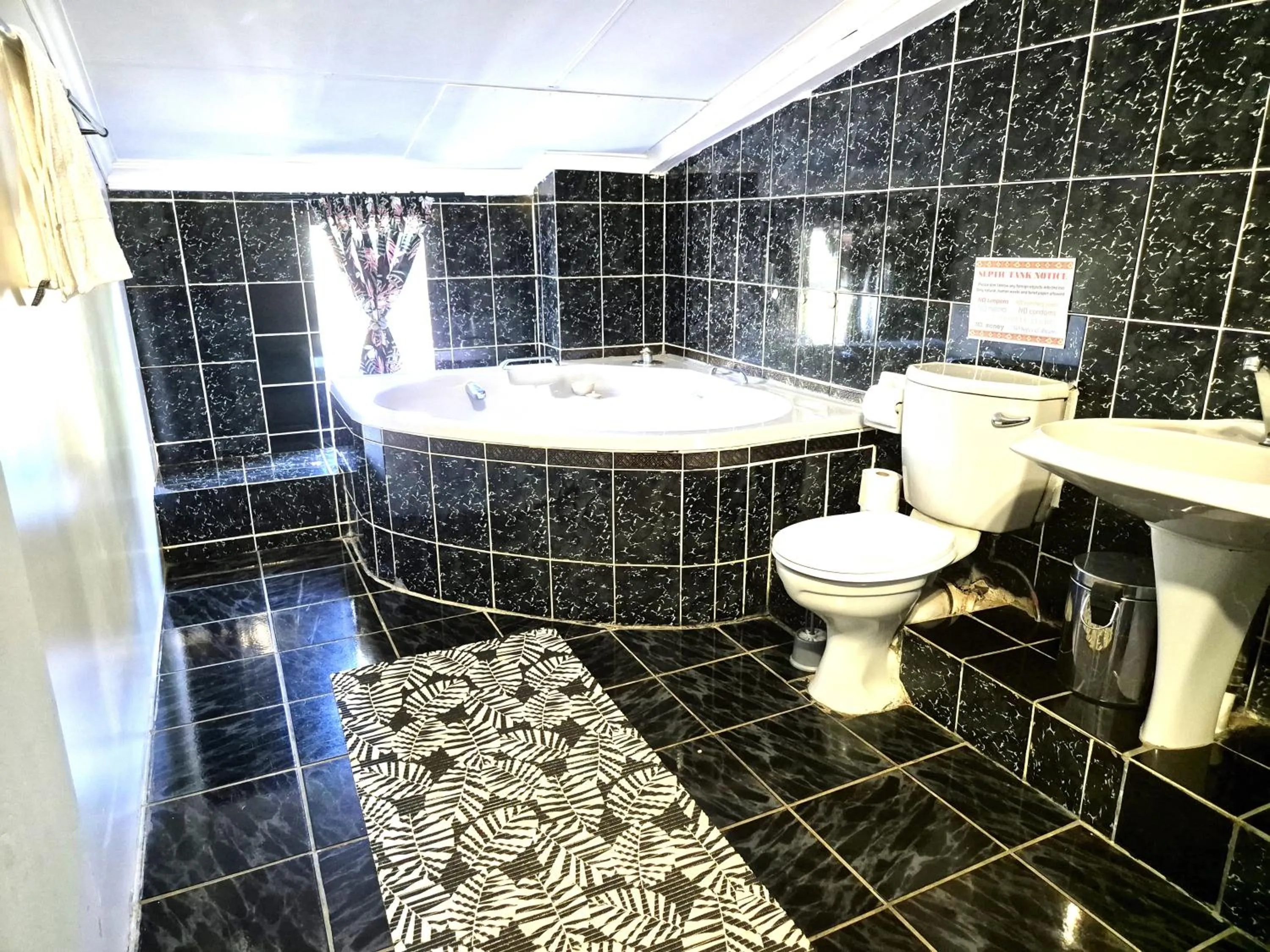 Shower in KatiKati Eco Lodge