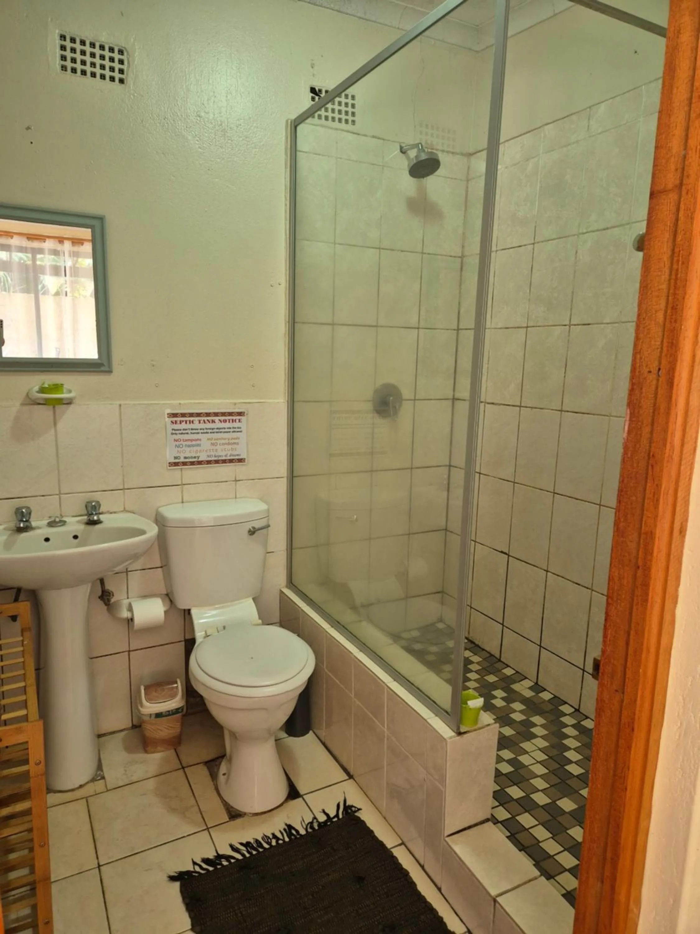 Shower in KatiKati Eco Lodge