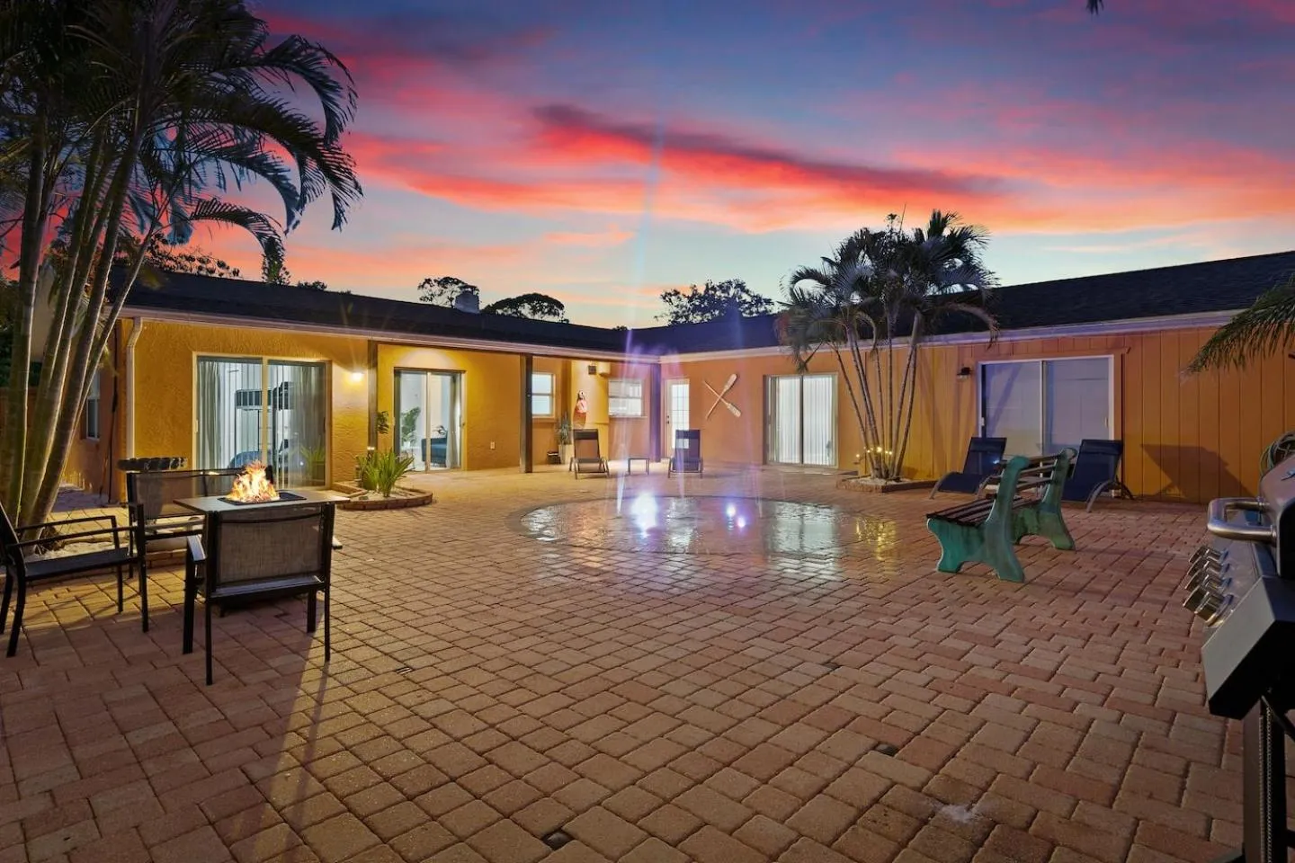 Coastal Villa w Amazing Courtyard - Splash Pad!