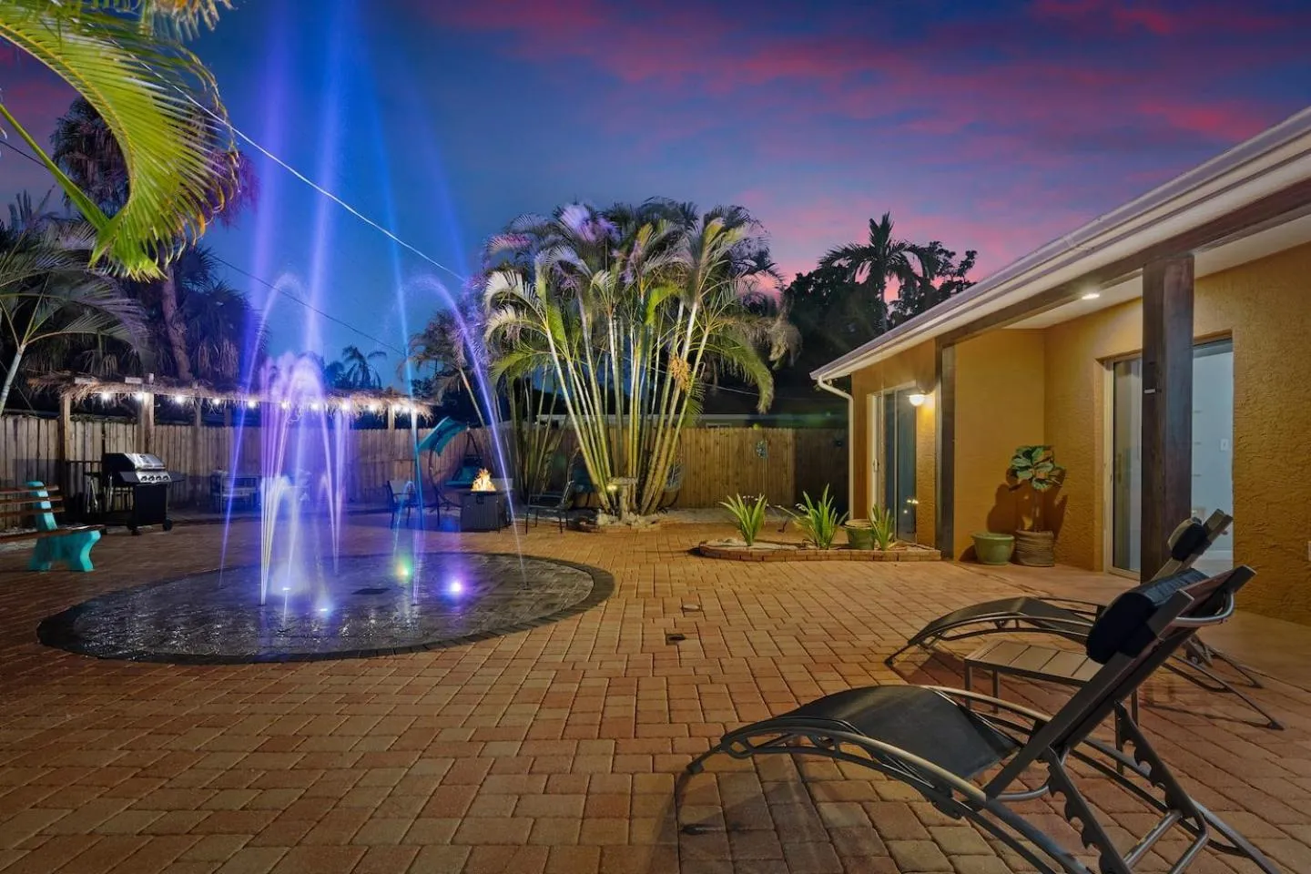 Coastal Villa w Amazing Courtyard - Splash Pad!