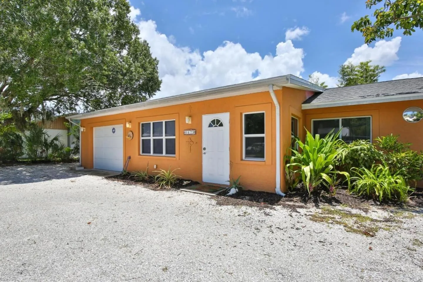 Coastal Villa w Amazing Courtyard - Splash Pad!