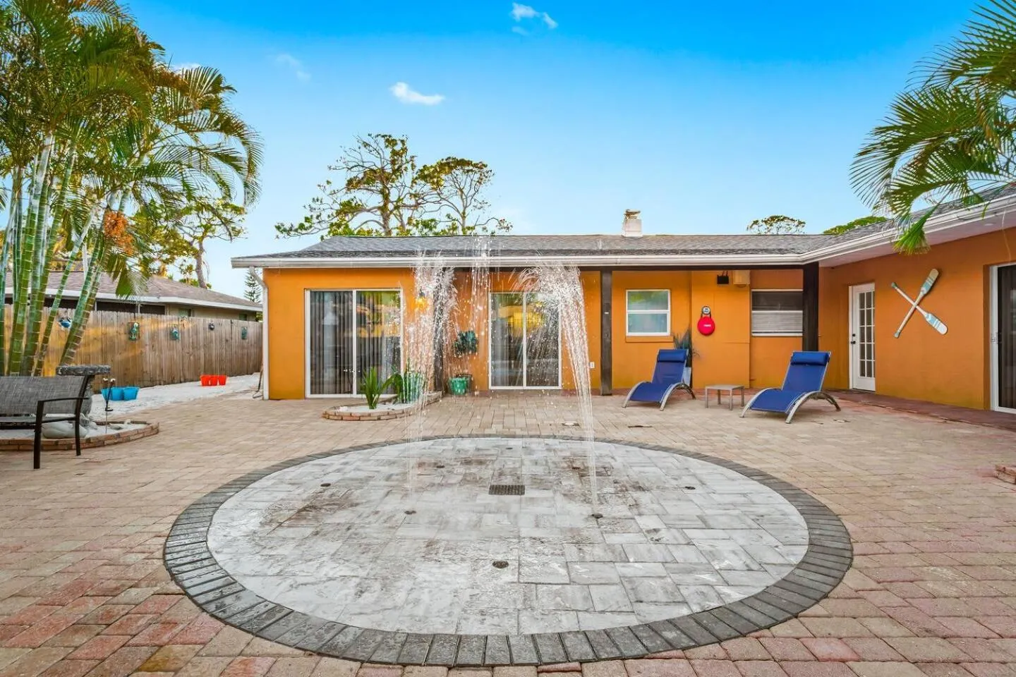 Coastal Villa w Amazing Courtyard - Splash Pad!