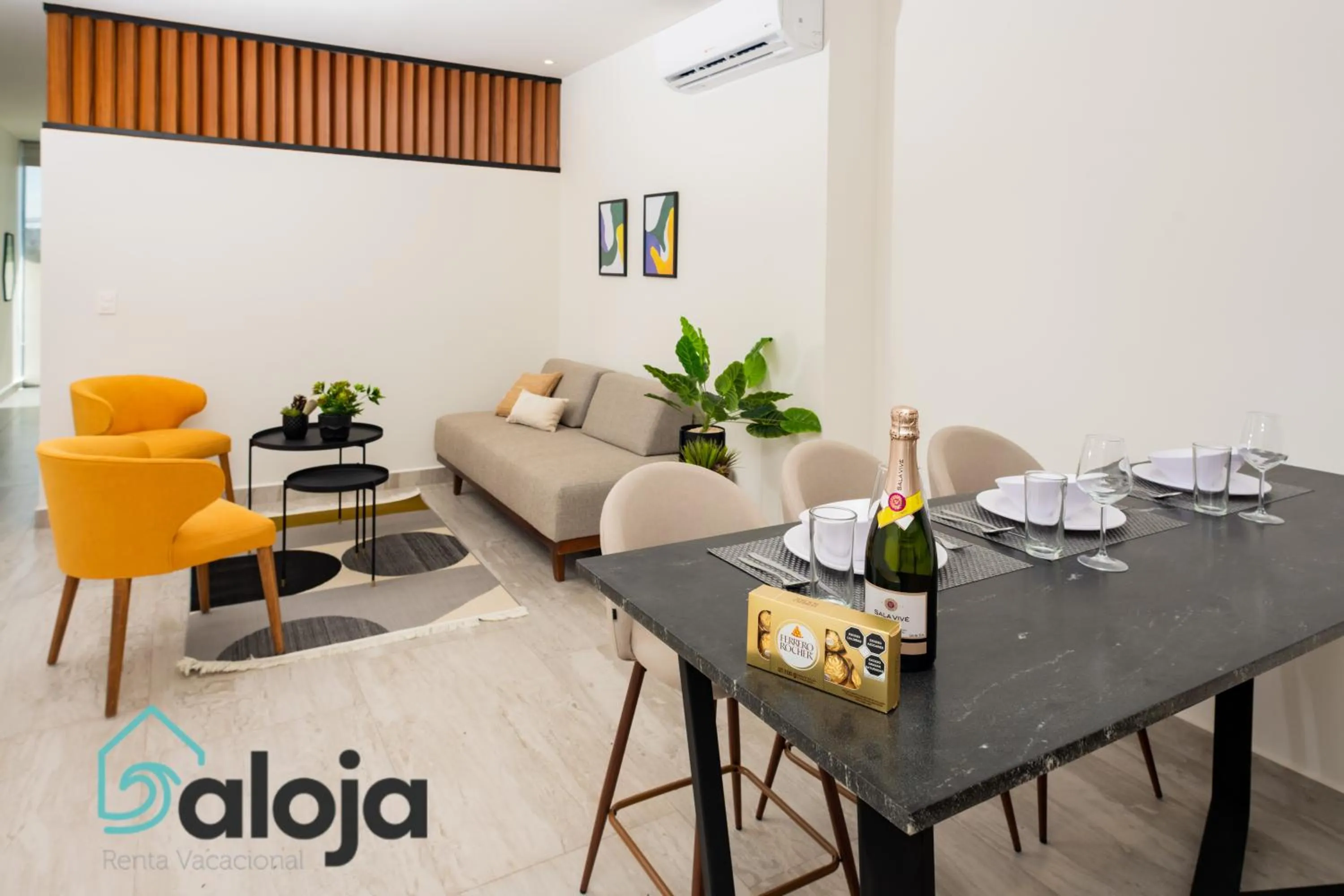 Dining area in Torre Sofia - By Aloja RV