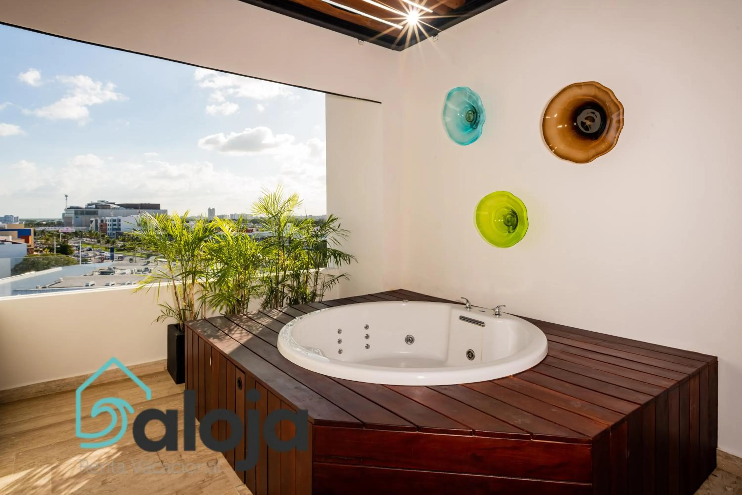 Hot Tub in Torre Sofia - By Aloja RV