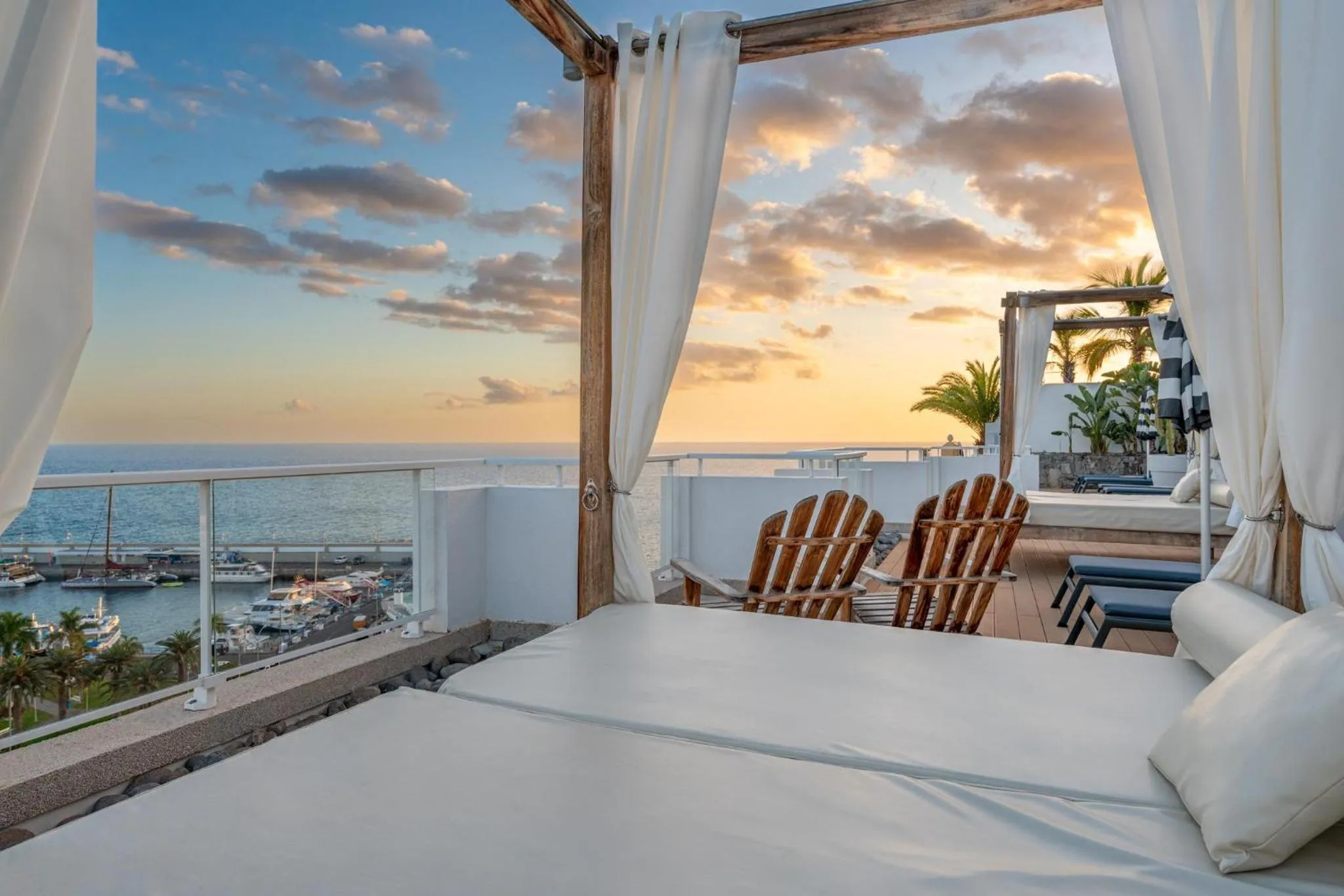 Solarium, Bed in Marina Bayview Gran Canaria - Adults Only