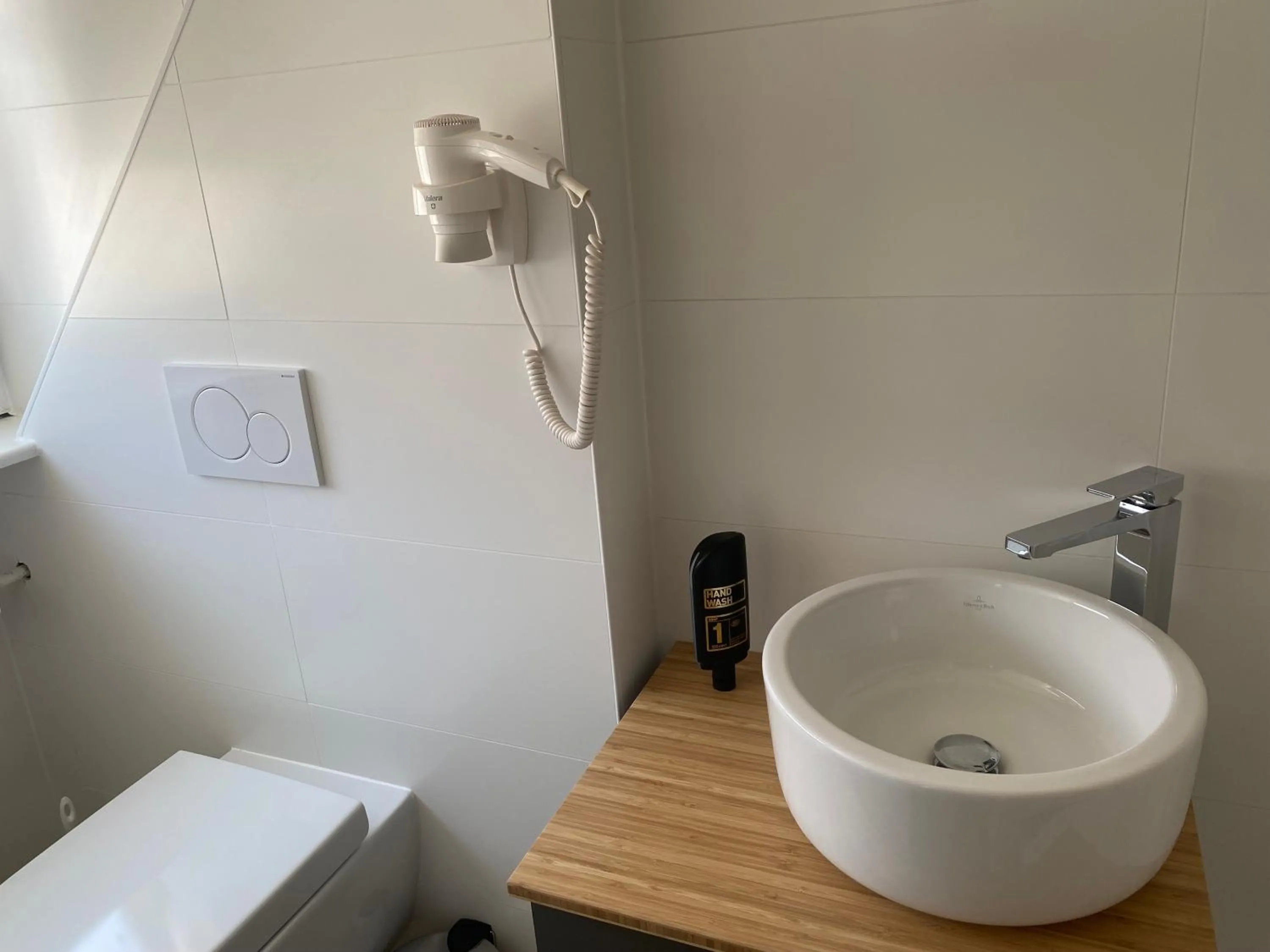 Toilet in Hotel Petite Königsallee SELF CHECK-IN