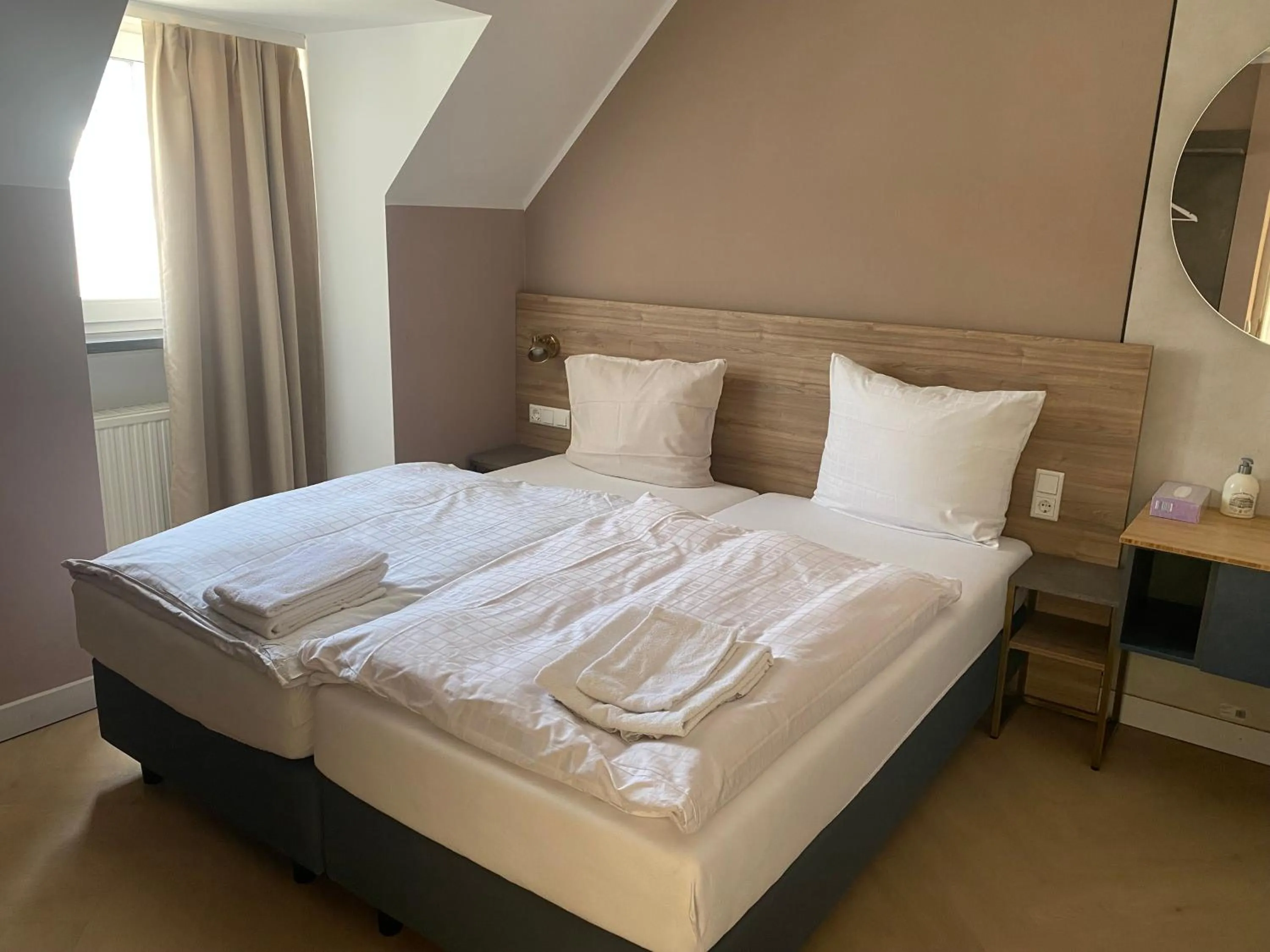 Bed in Hotel Petite Königsallee SELF CHECK-IN