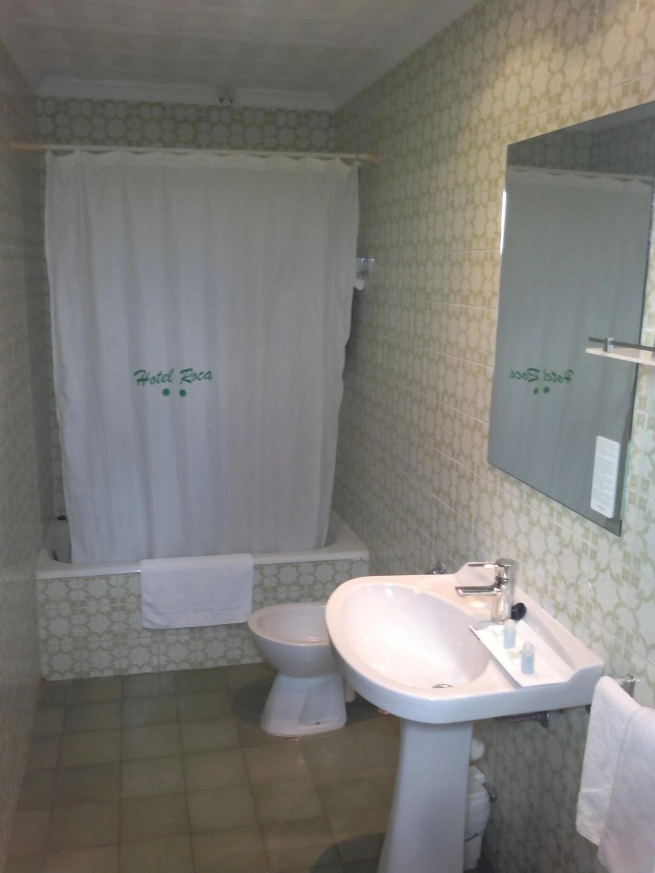 Bathroom in Hotel Roca