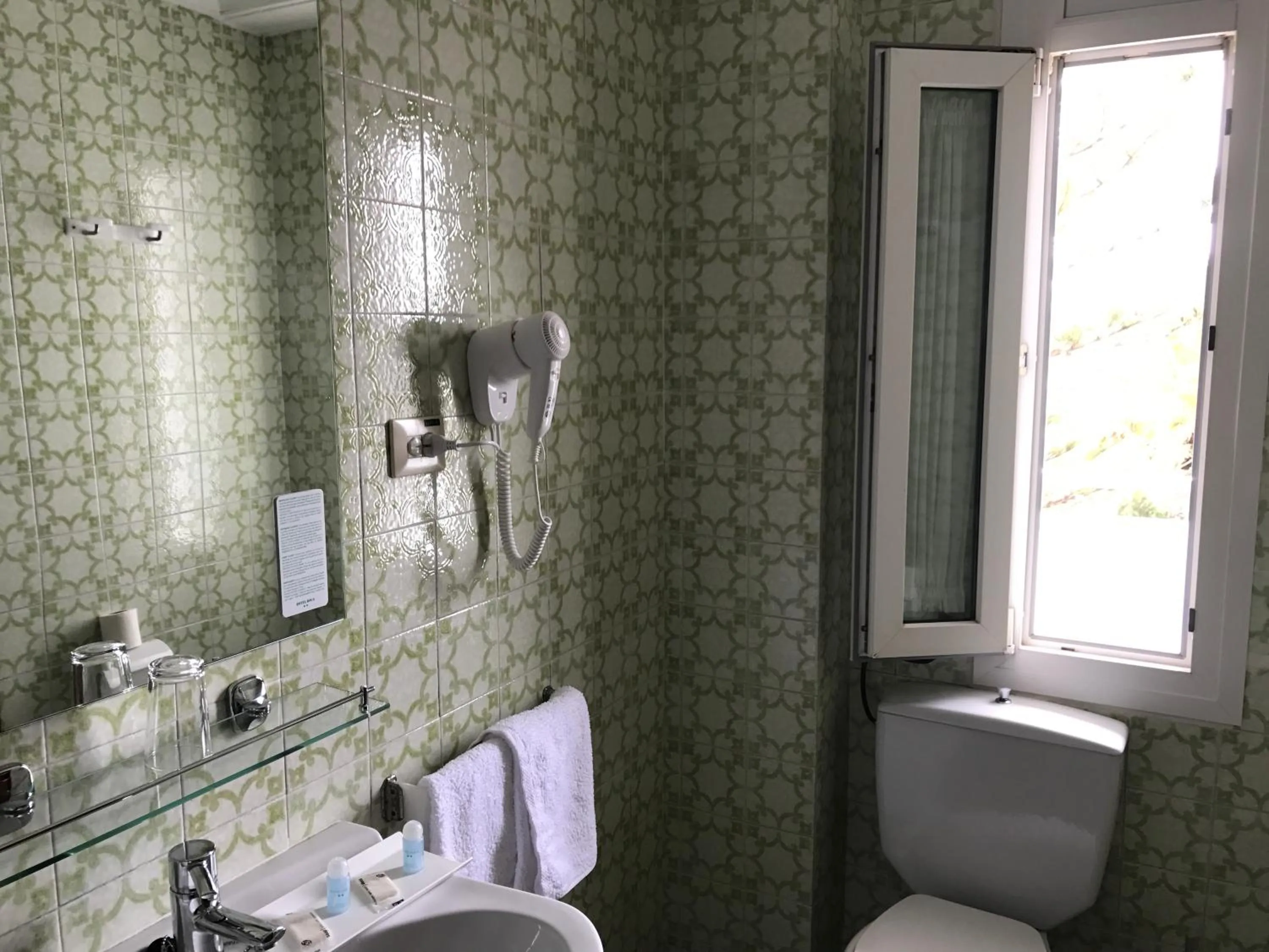 Bathroom in Hotel Roca