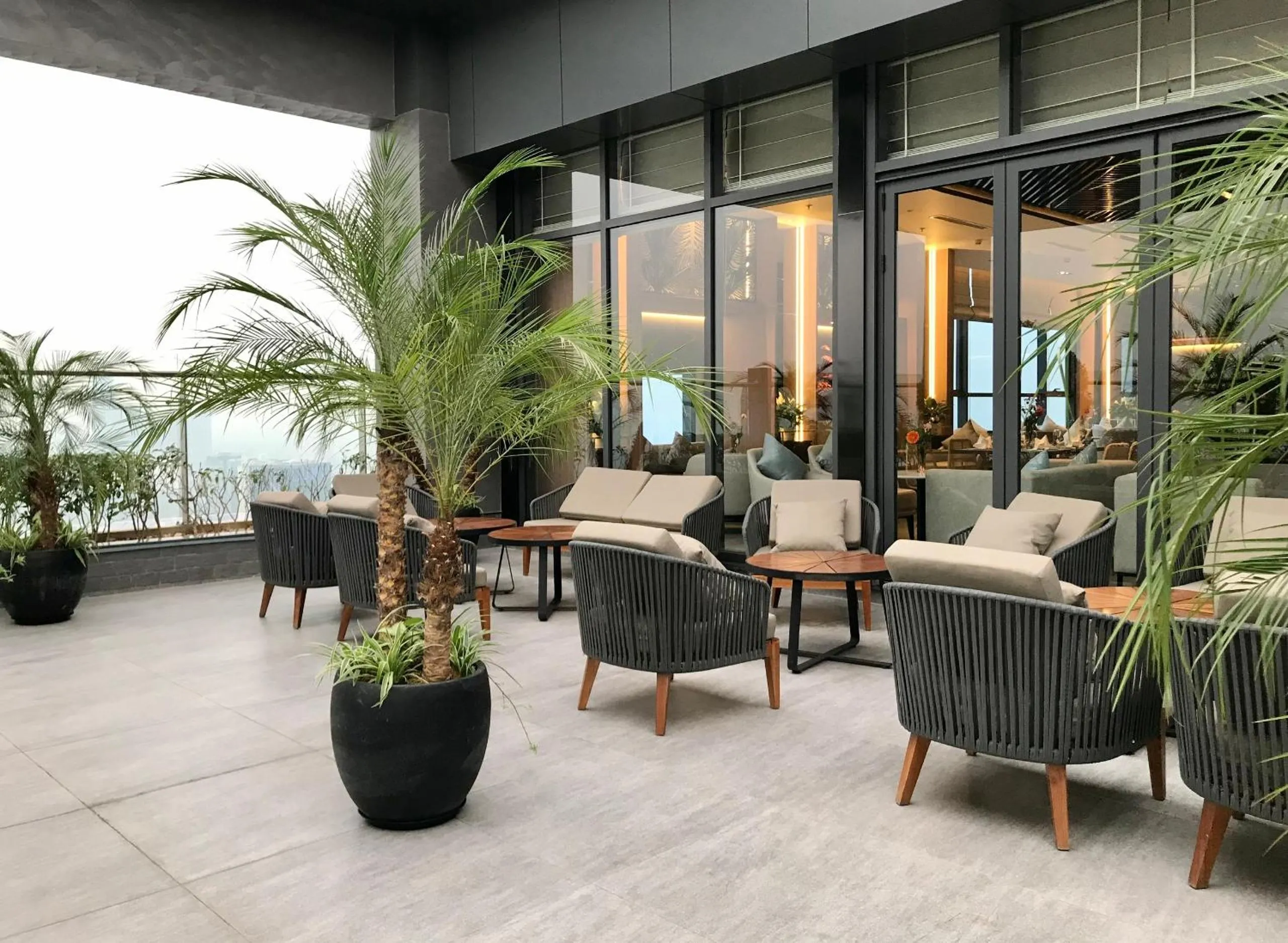 Lounge or bar in Grand K Hotel Suites Hanoi