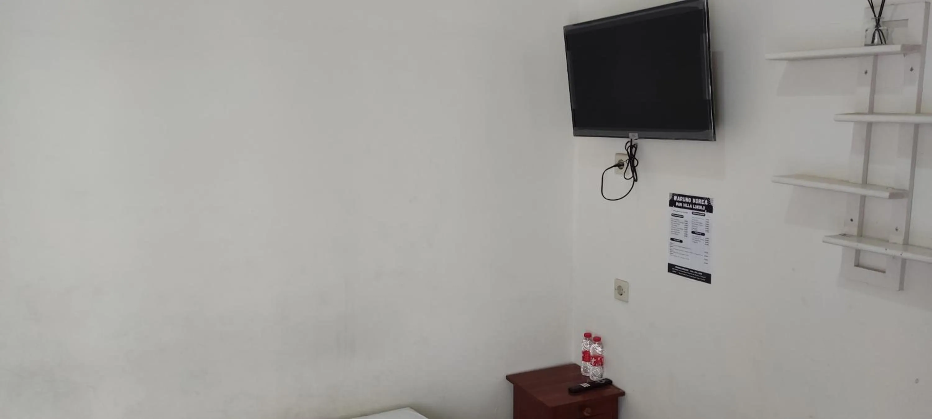 TV and multimedia in Urbanview Villa Lukulo Kebumen by RedDoorz