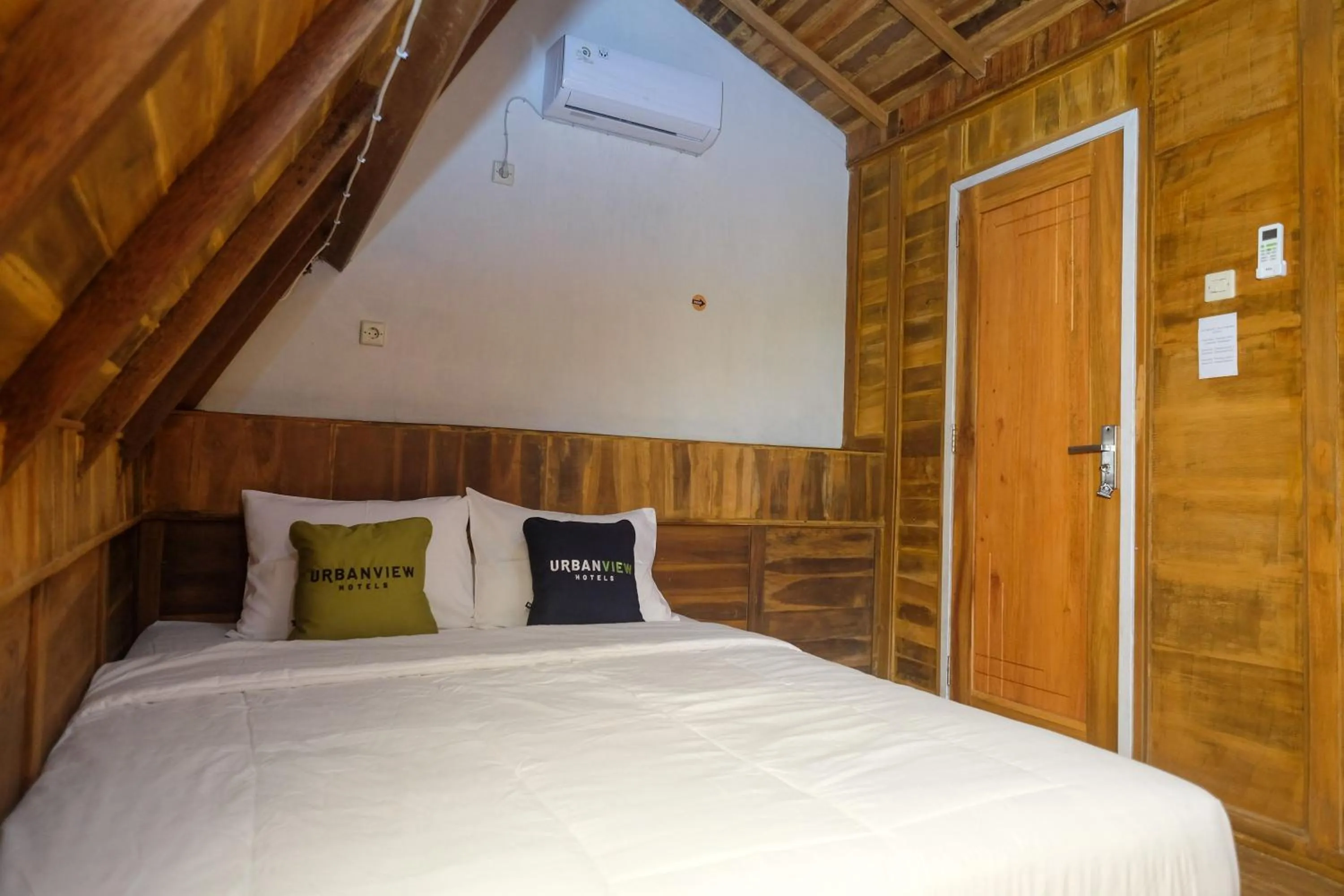 Bedroom, Bed in Urbanview Villa Lukulo Kebumen by RedDoorz