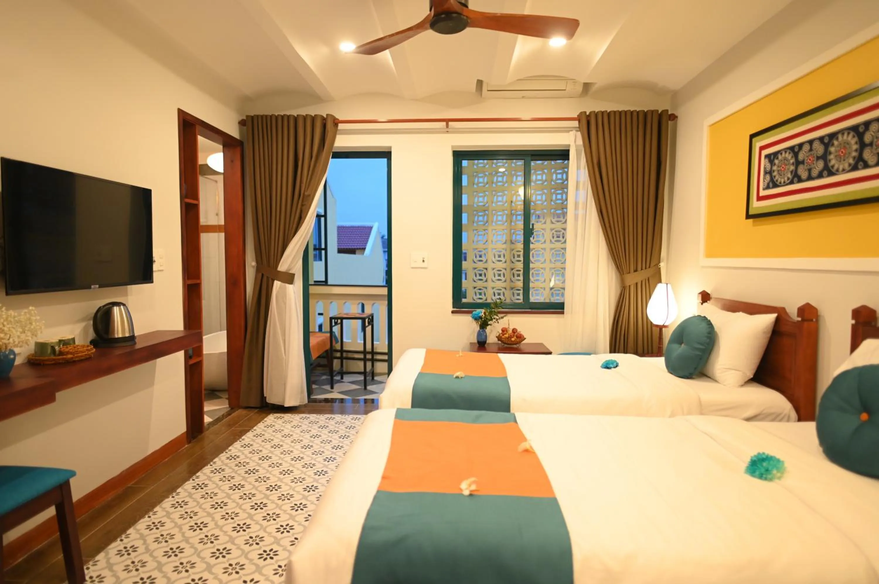 Bed in De'Colore Villa Hoi An