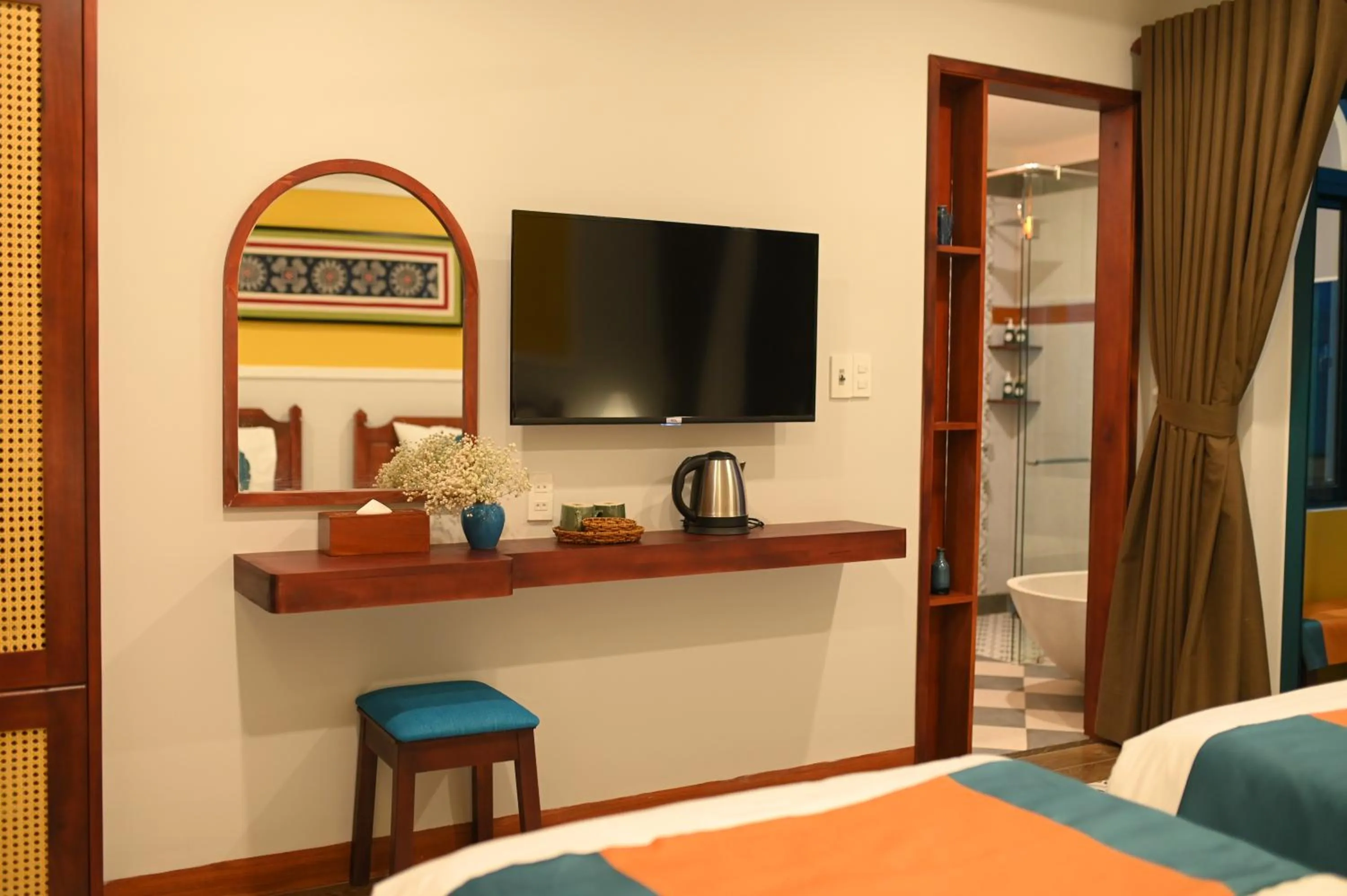 Bed in De'Colore Villa Hoi An