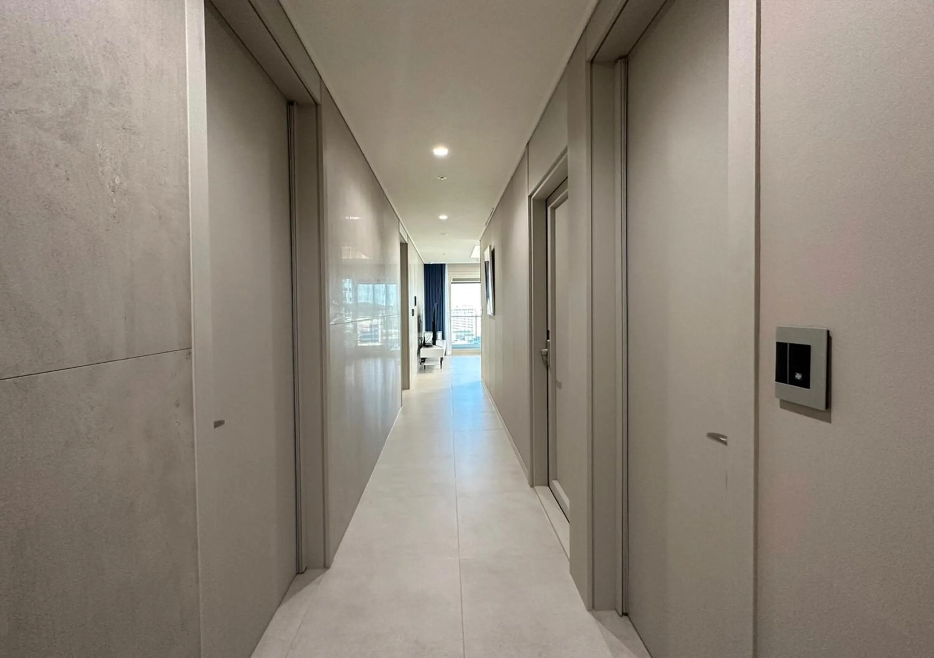 Photo of the whole room in Y COLLECTION by UH FLAT OSIRIA