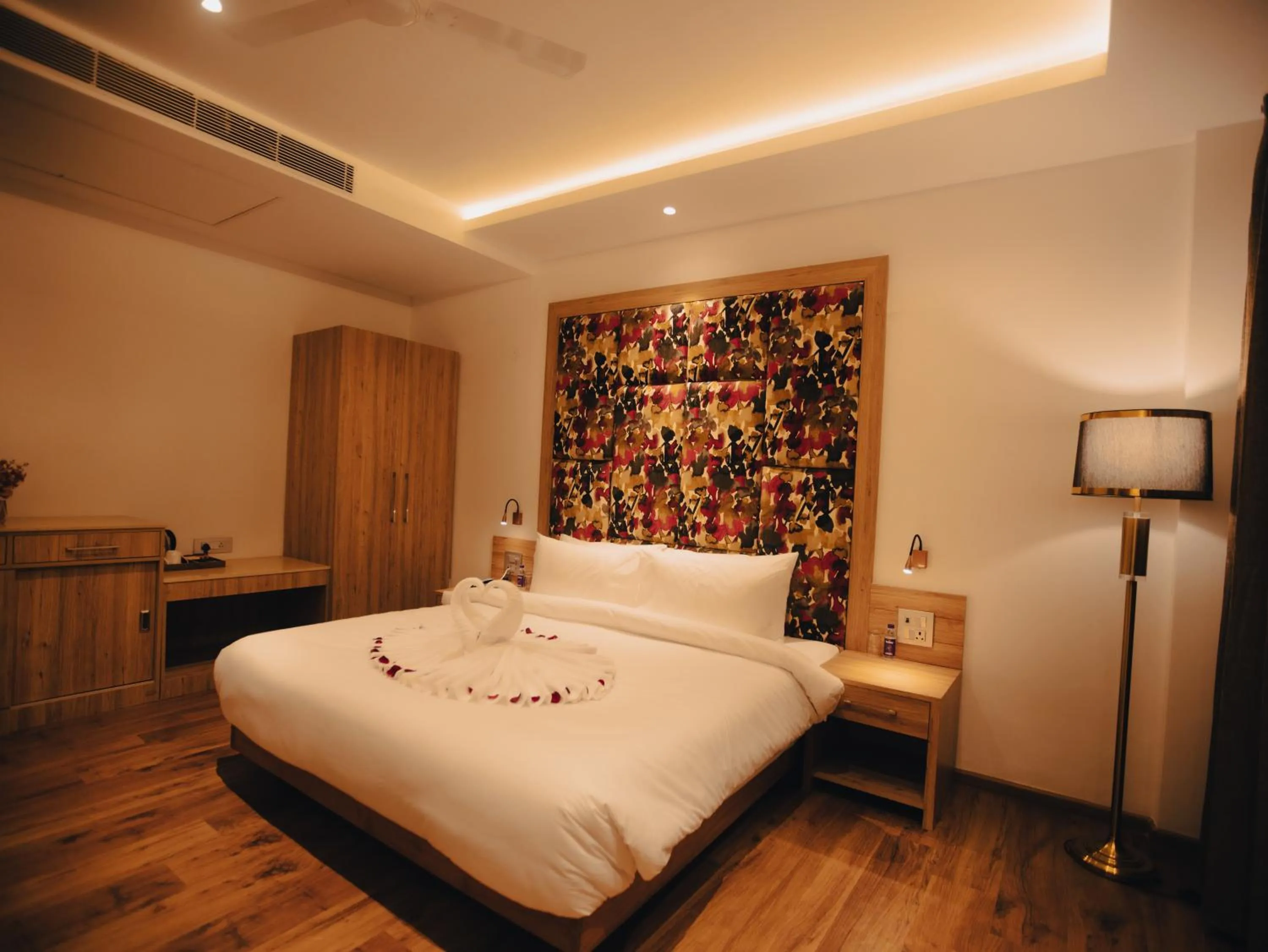 Bed in Clarks Inn Express, Dehradun