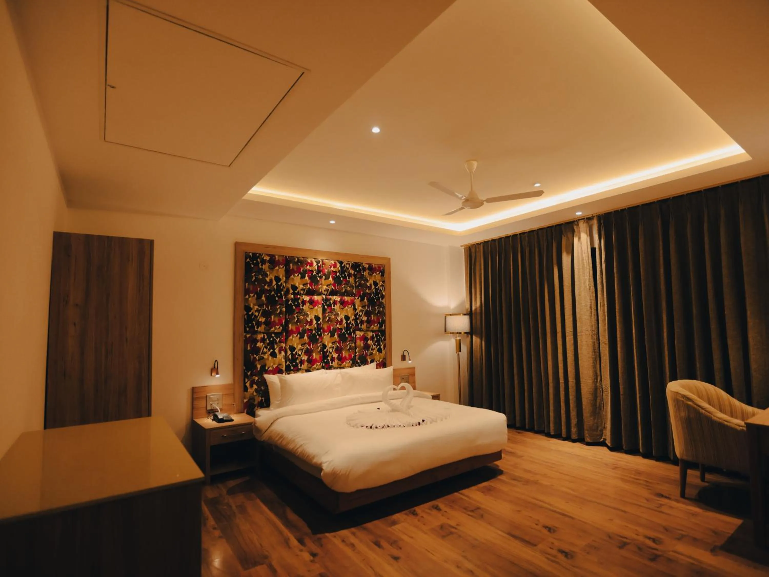Bed in Clarks Inn Express, Dehradun