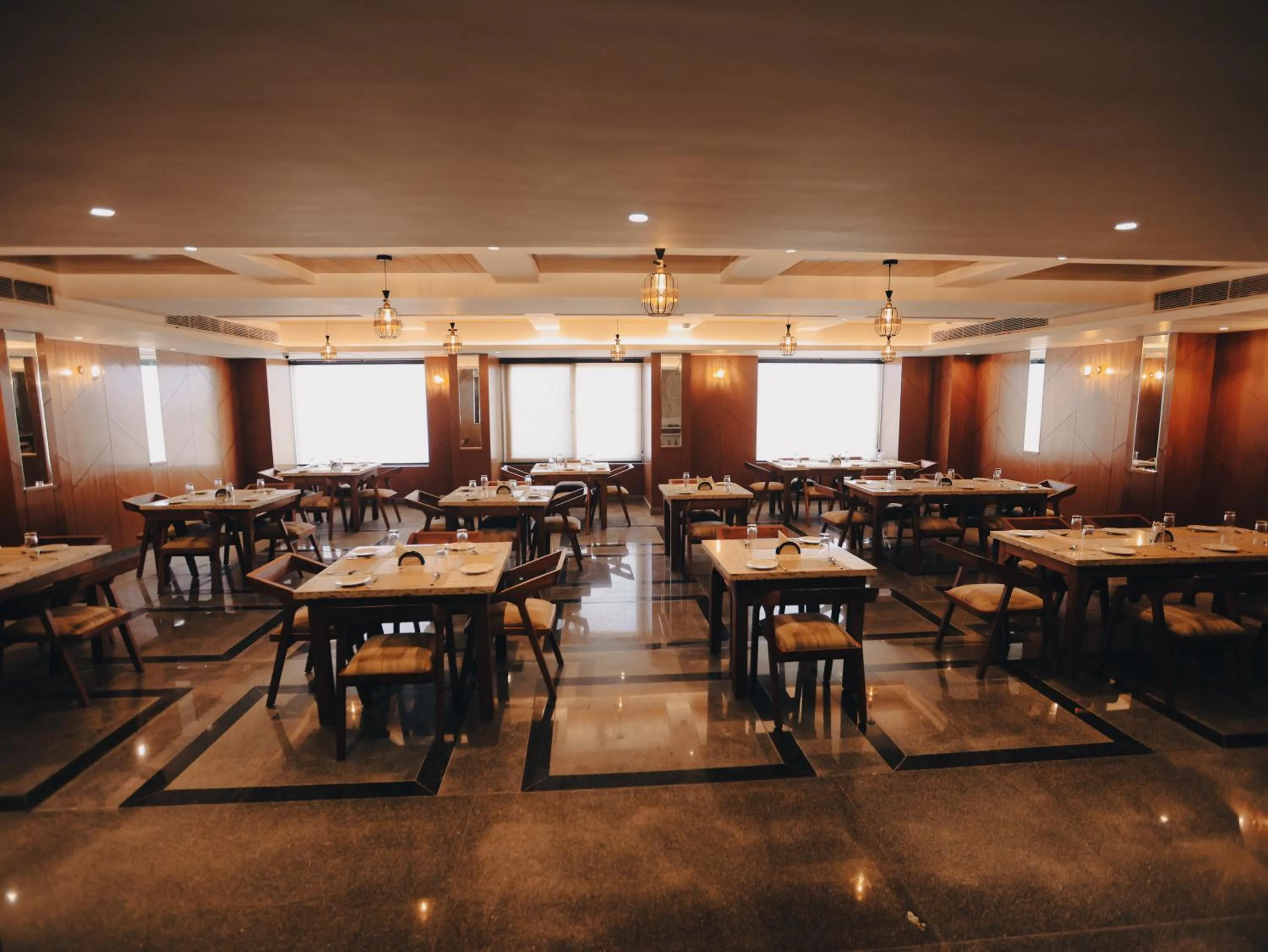 Restaurant/places to eat in Clarks Inn Express, Dehradun