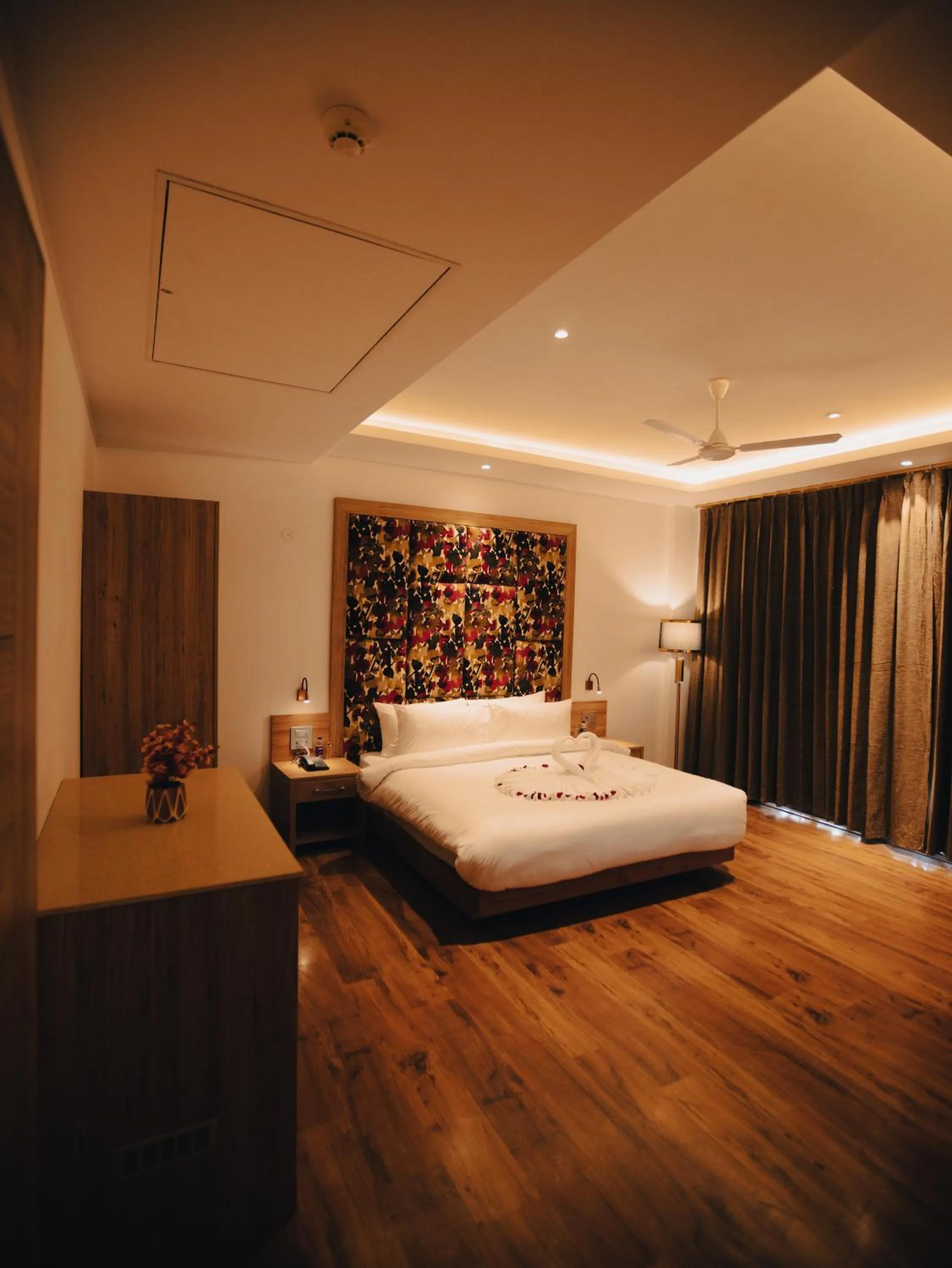 Bed in Clarks Inn Express, Dehradun