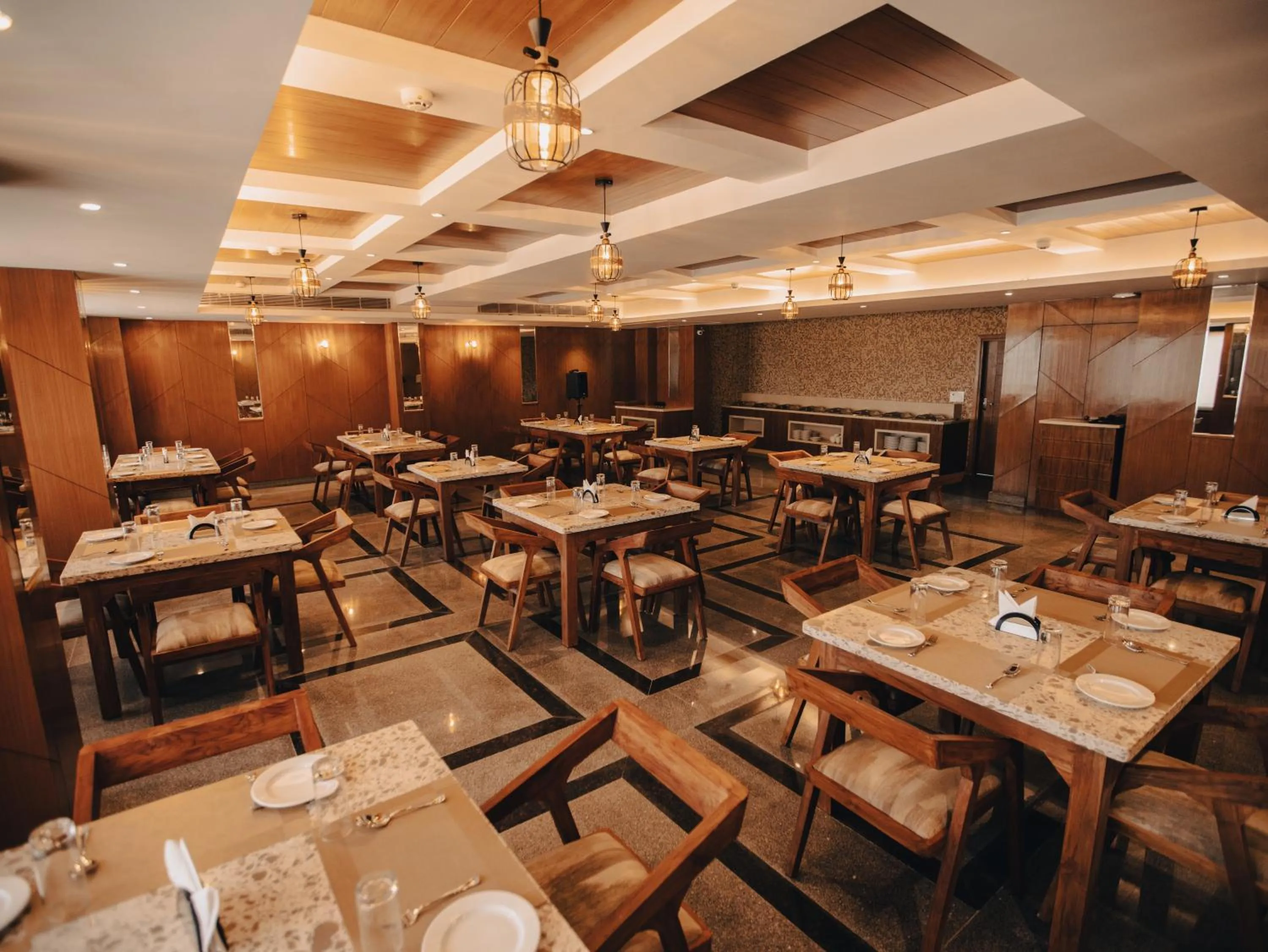 Restaurant/places to eat in Clarks Inn Express, Dehradun