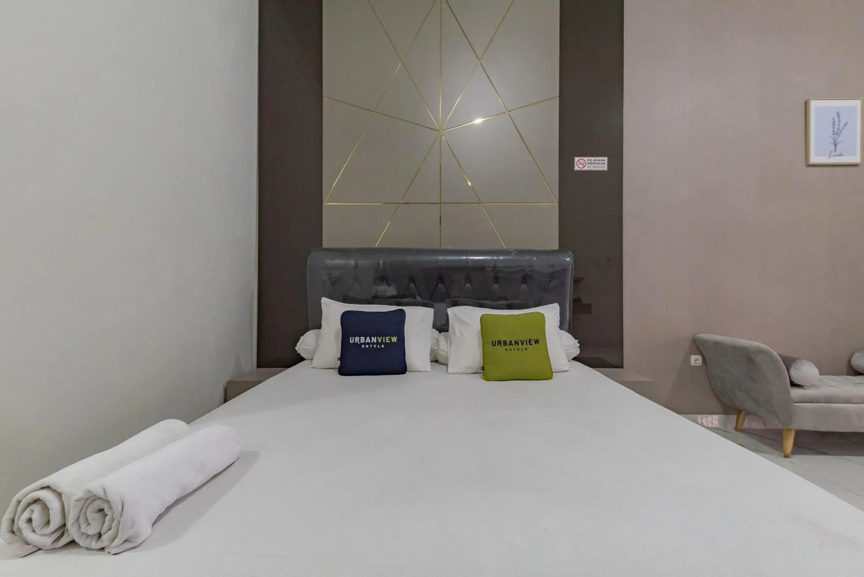 Bed in Urbanview Hotel Khayrizsan Tasikmalaya by RedDoorz