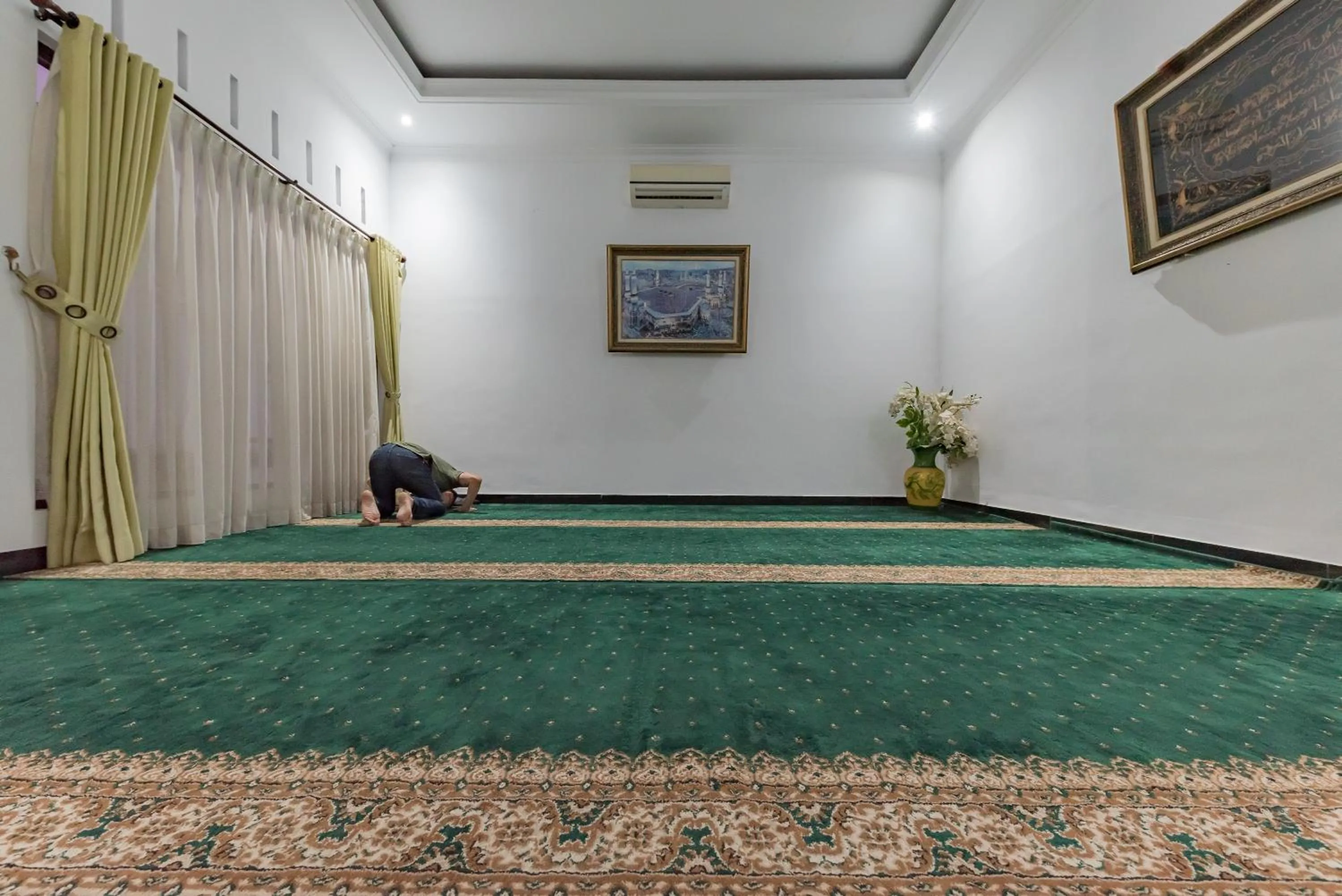 Area and facilities in Urbanview Hotel Khayrizsan Tasikmalaya by RedDoorz