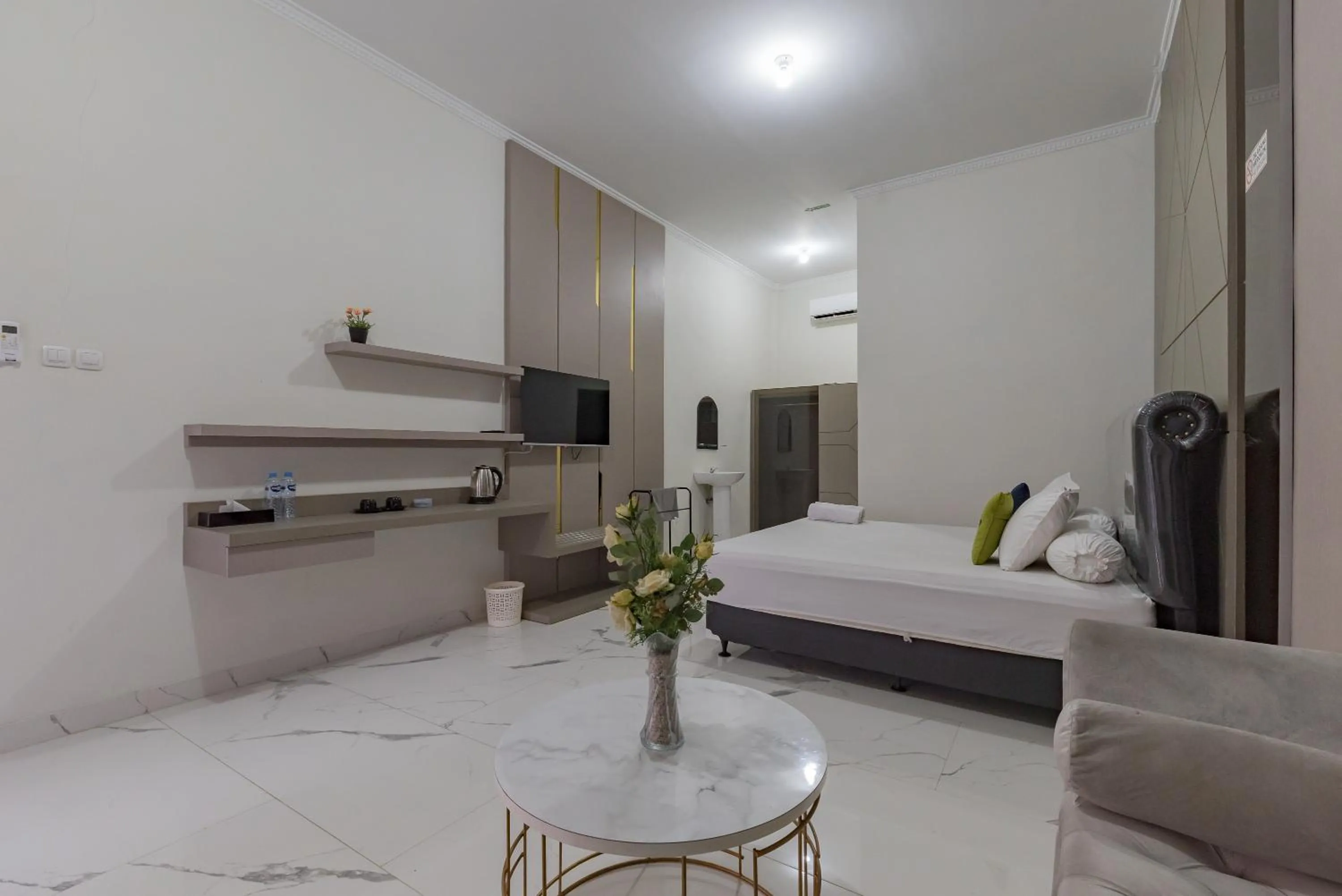 Bed in Urbanview Hotel Khayrizsan Tasikmalaya by RedDoorz