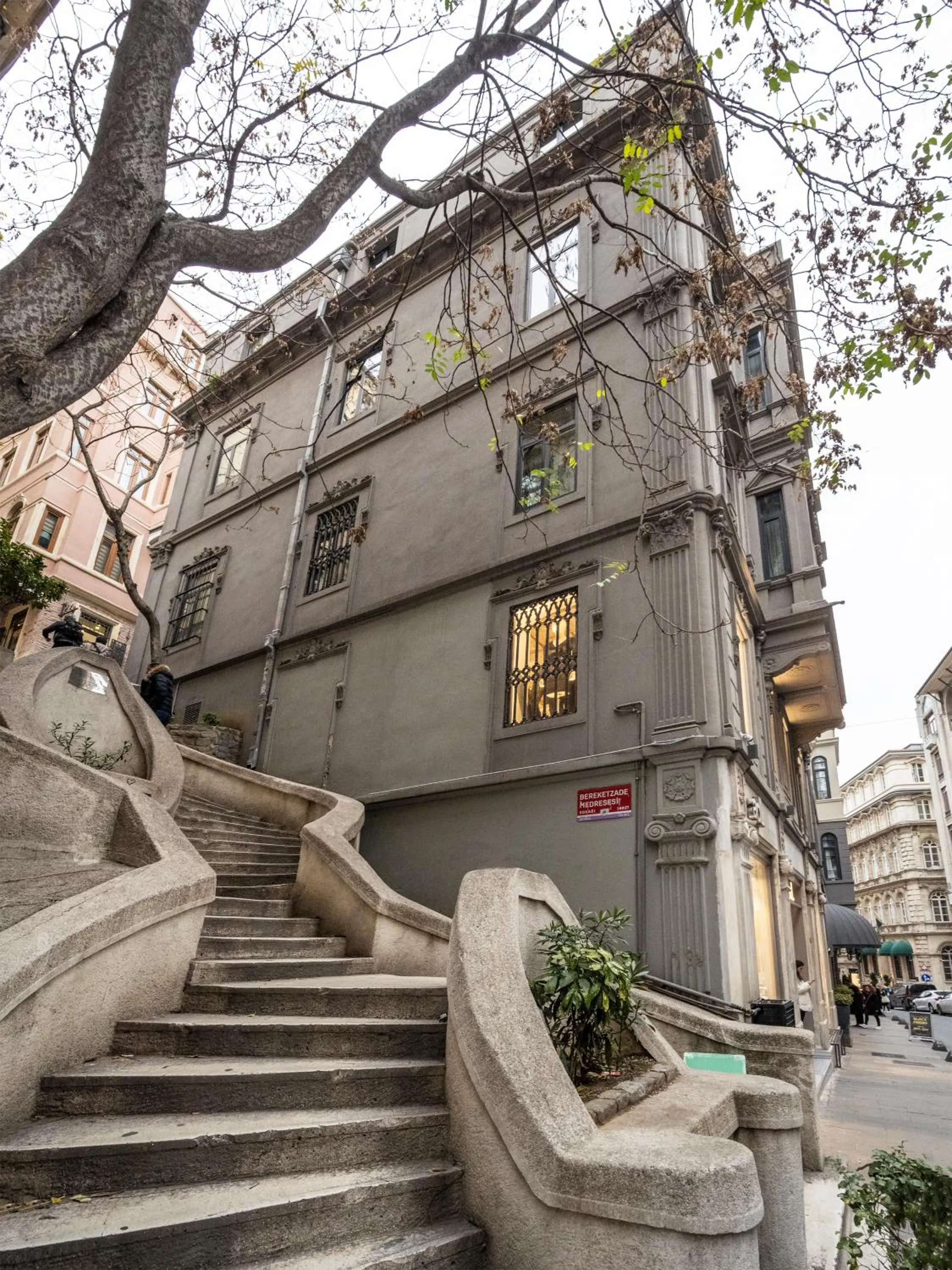 Property building in DeCamondo Residence