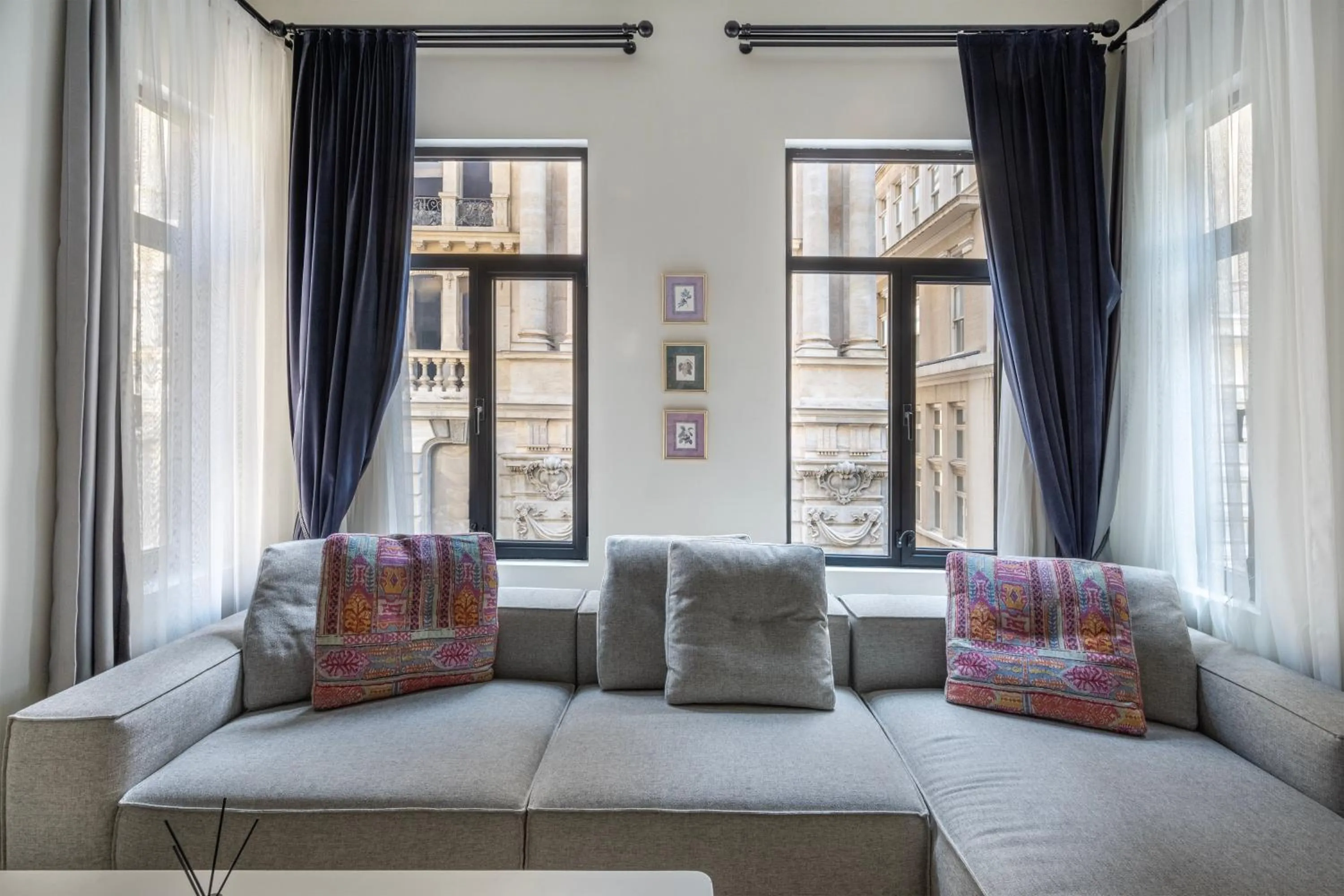 Living room in DeCamondo Residence